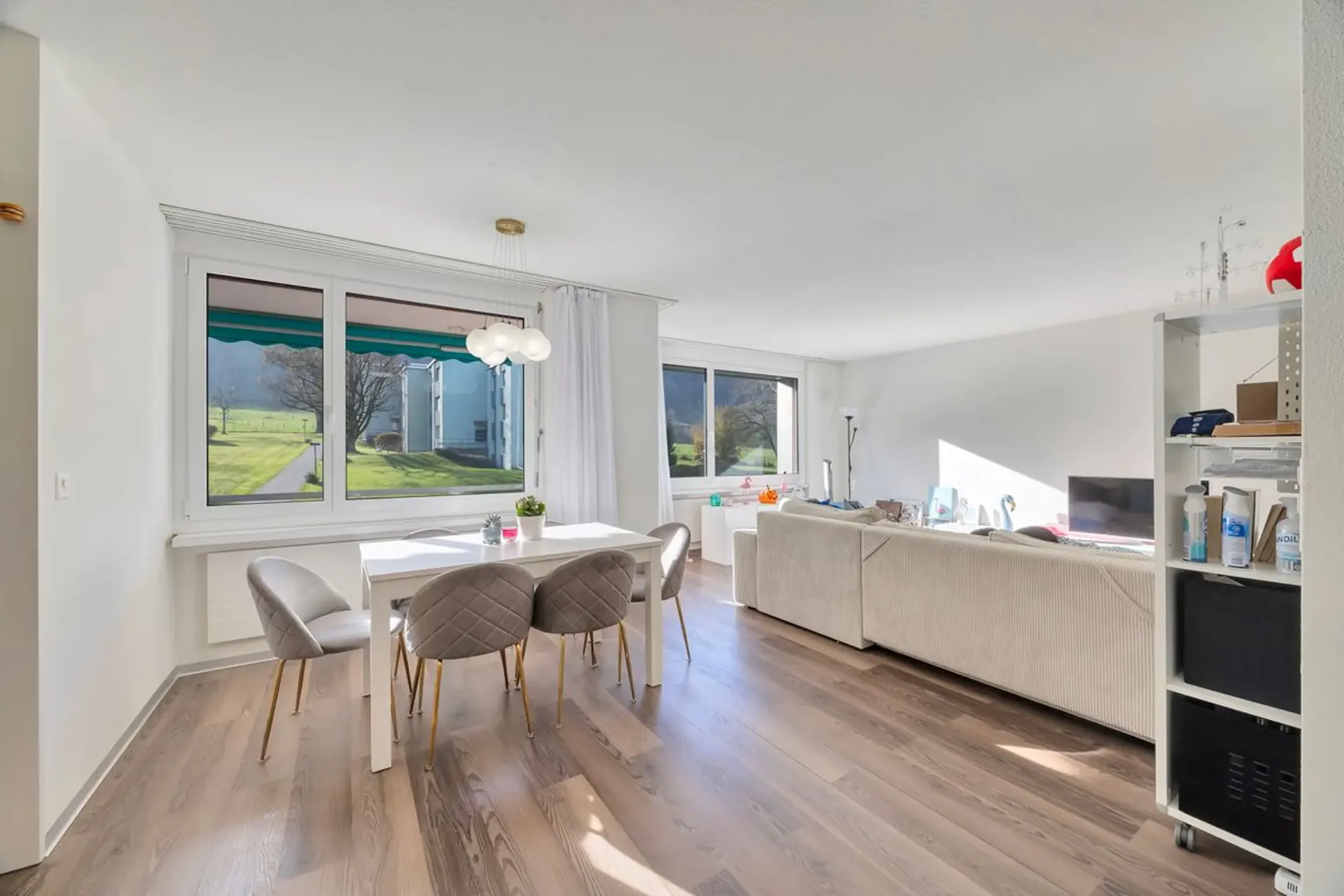 Parfait domicile à Schübelbach - Appartement ensoleillé de 2,5 pièces avec balcon