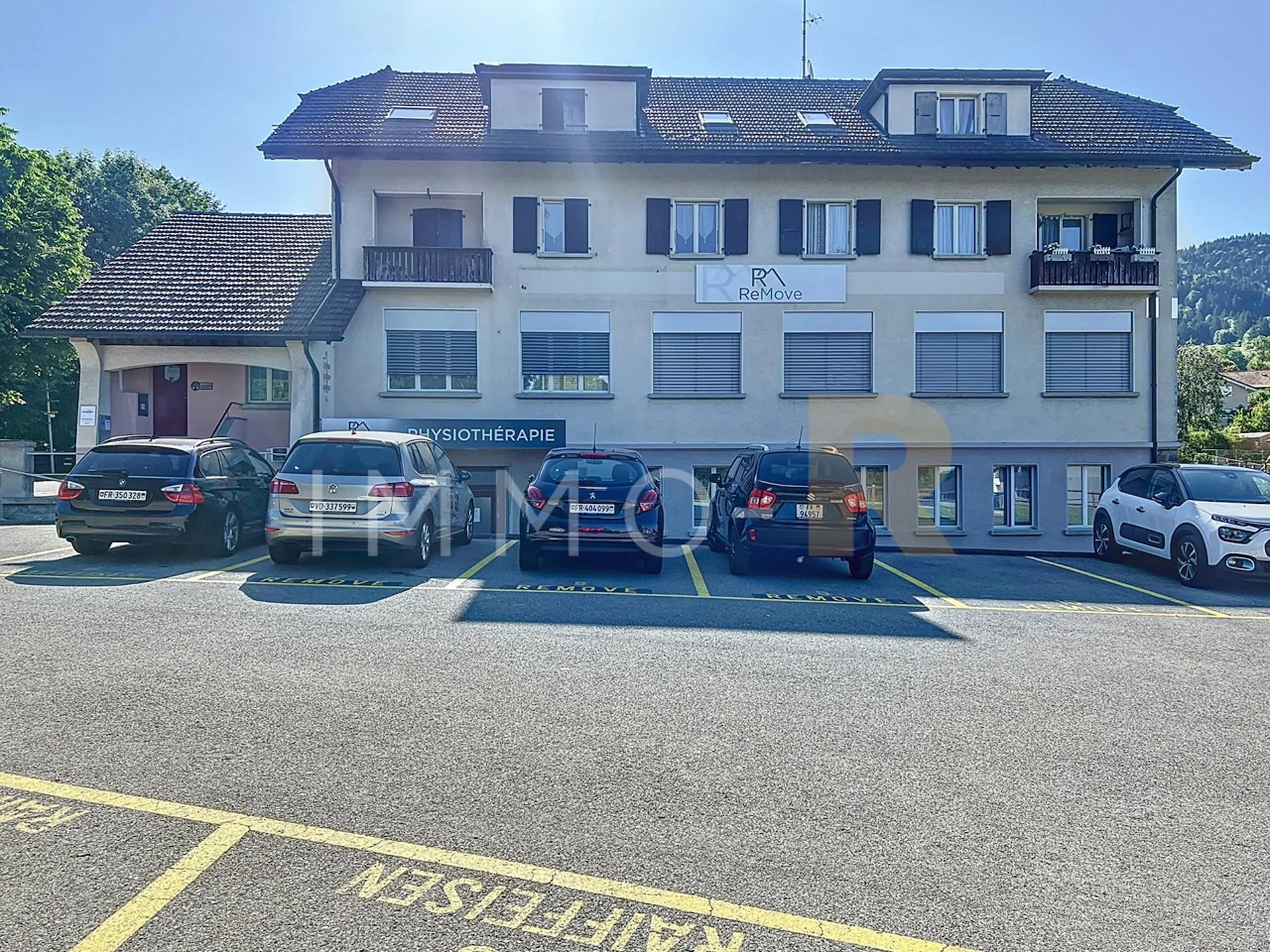 Immeuble mixte au centre de Semsales