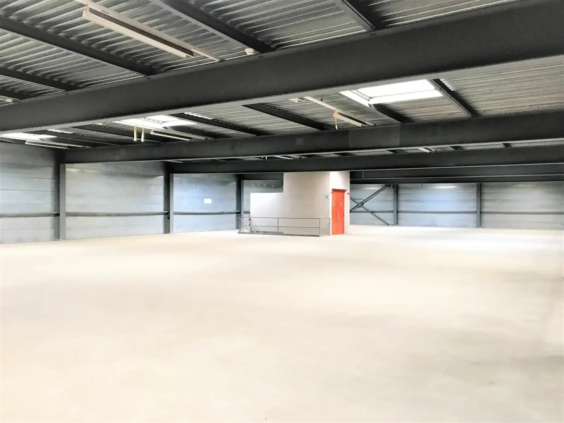 Atelier/Dépôt-Fläche von 655 m2, ab 150 m2 teilbar