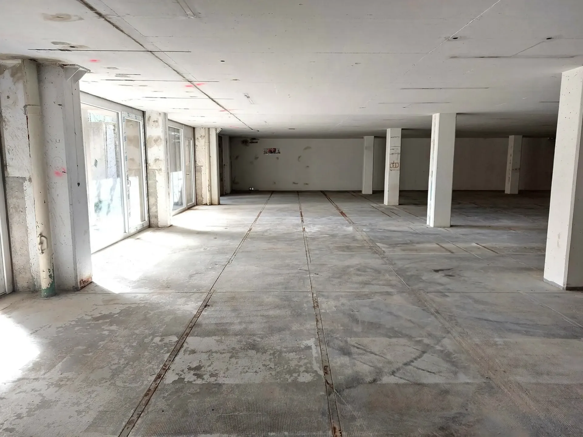 Atelier/Büro 150 m2 auf Maß - Nahe bei Geschäften und Verkehrsmitteln