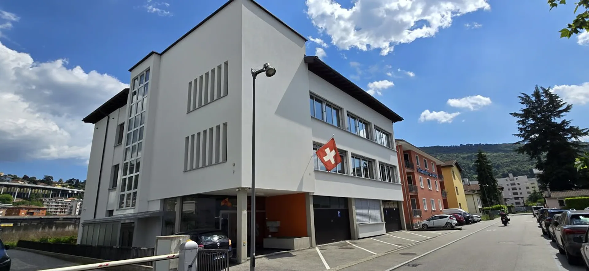 CHIASSO Gewerbliches Gebäude für Unternehmen mit hohem Profil