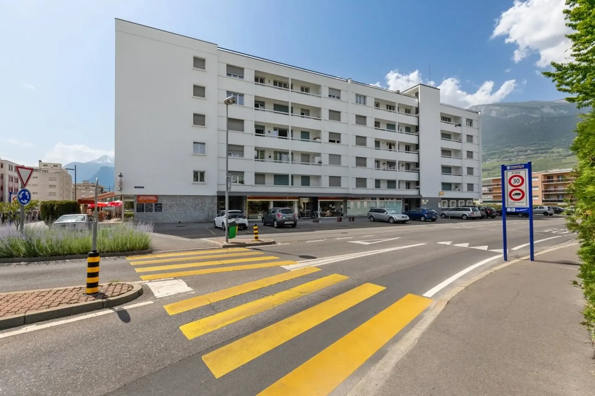 Aussere Parkplatz in Conthey !