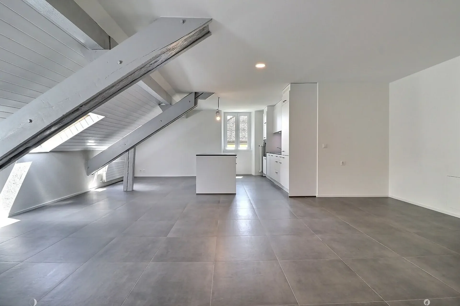Schönes 3.5-Zimmer-Wohnung komplett renoviert im Stadtzentrum