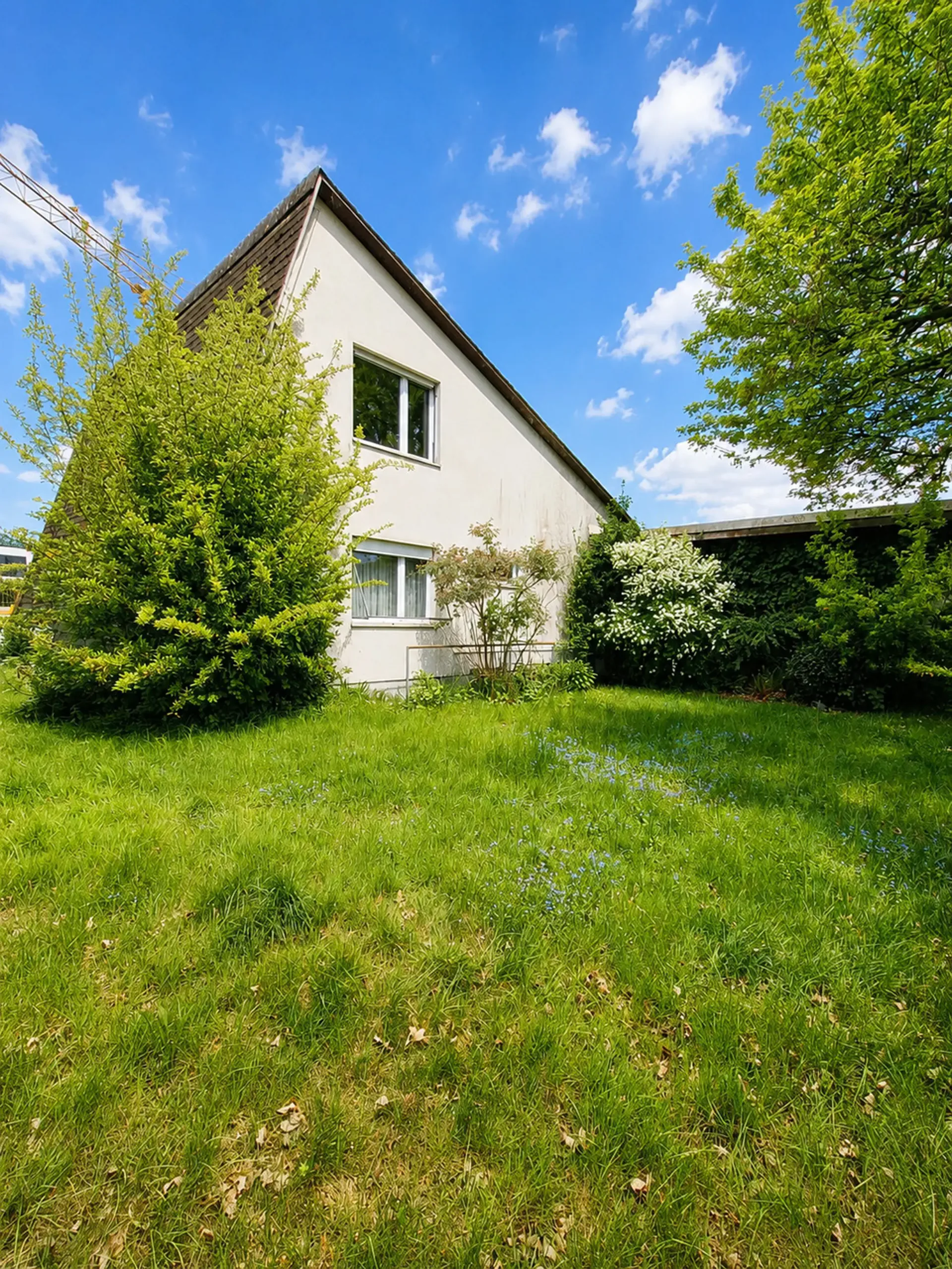 Detached 5.5-room single-family house with idyllic garden