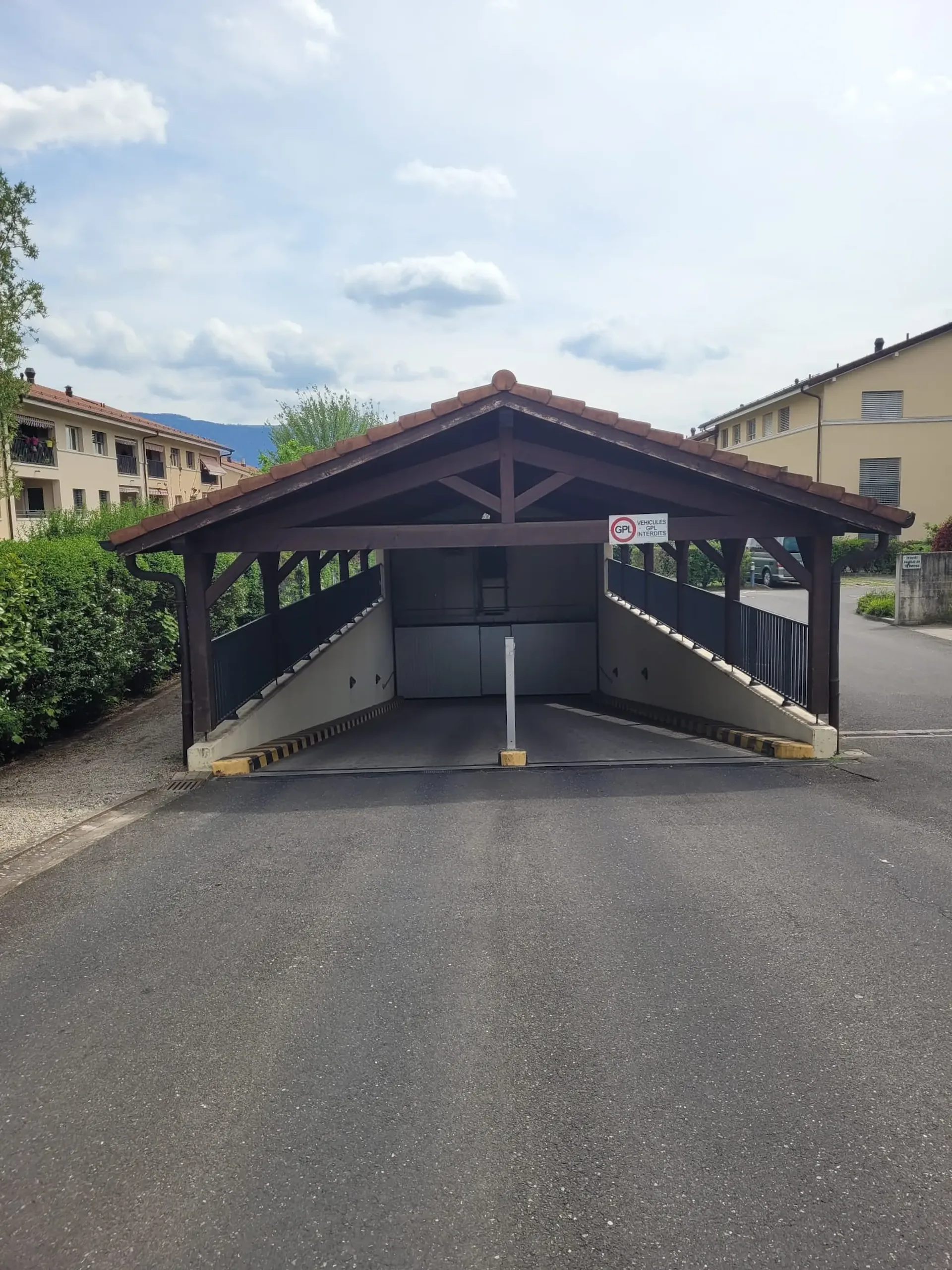 Außenparkplatz in Onex