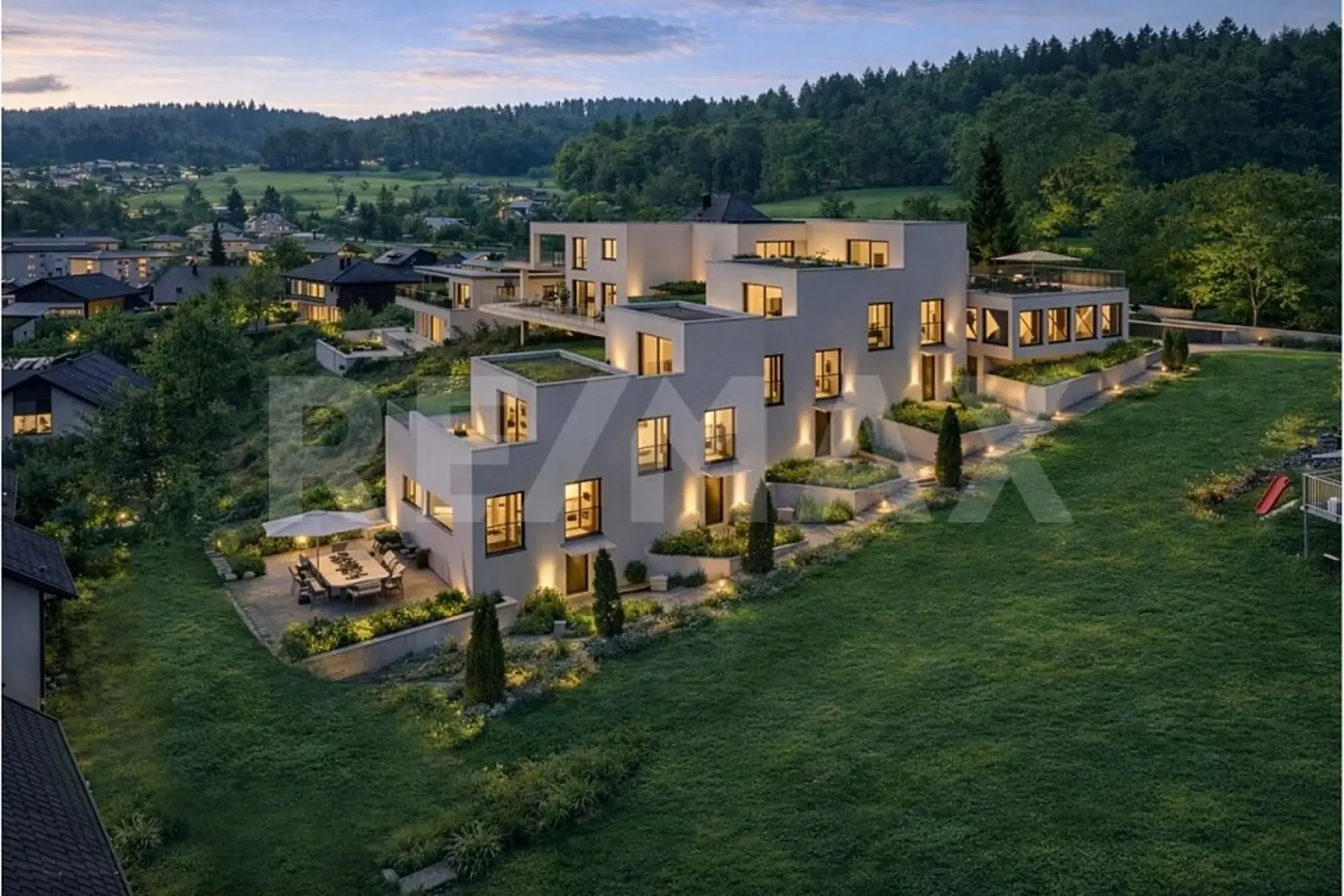 Near A1 and Lenzburg, 4 REFH, hillside location with far-reaching views, penthouse attic room, terrace, and garden