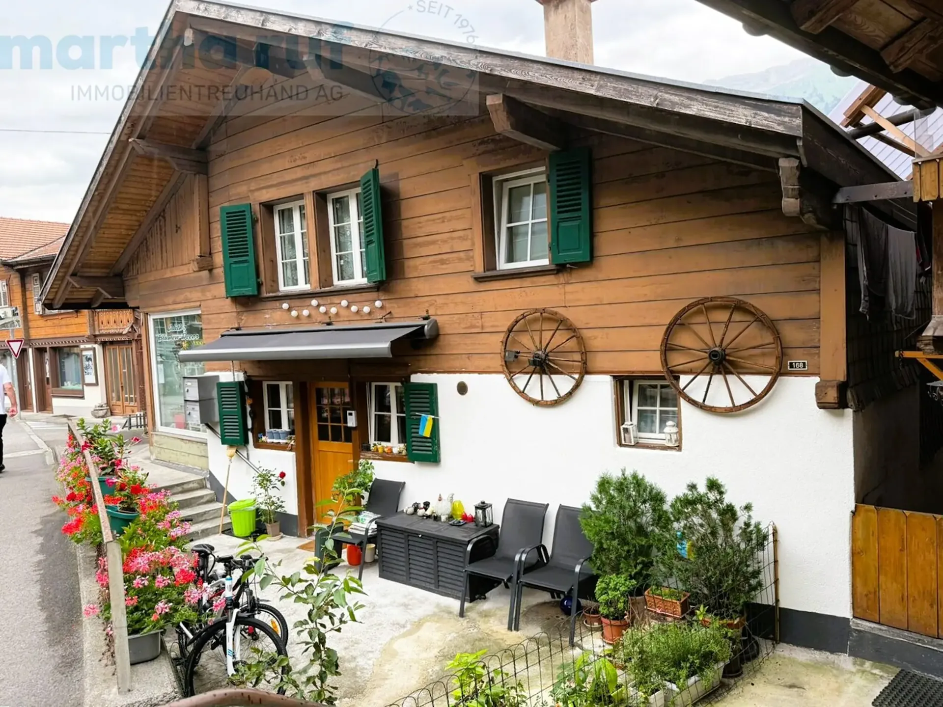 Maison avec appartement et espace commercial