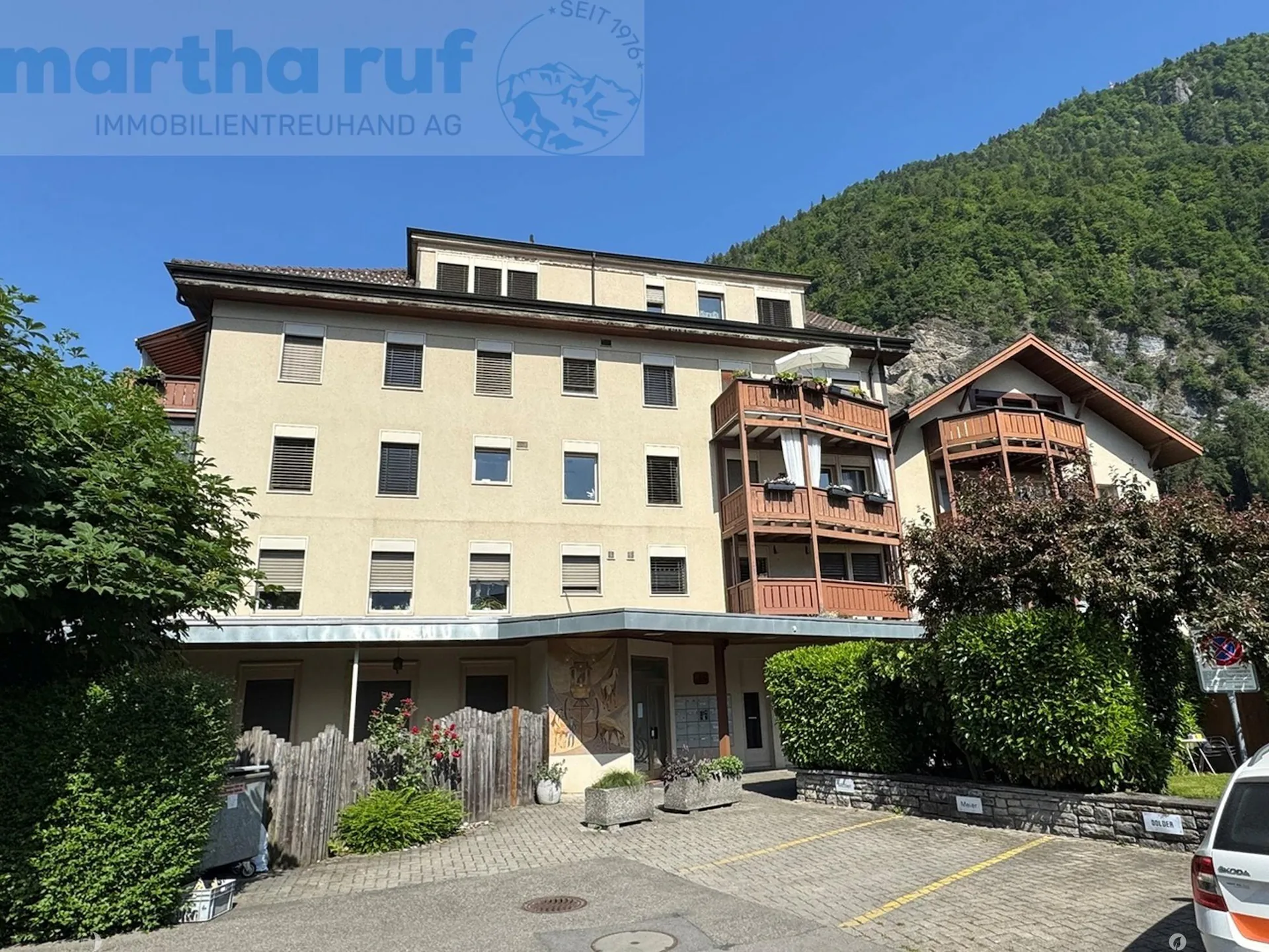 Spacious 4.5-room attic apartment with a view of the Jungfrau and Aare