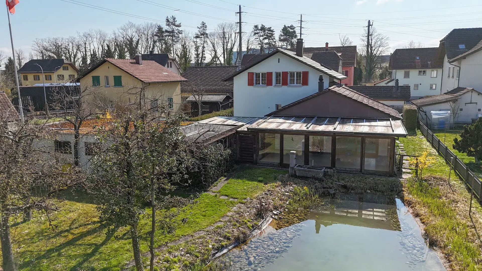 Maison individuelle avec maison de jardin sur 1295 m2, étang et beaucoup de potentiel