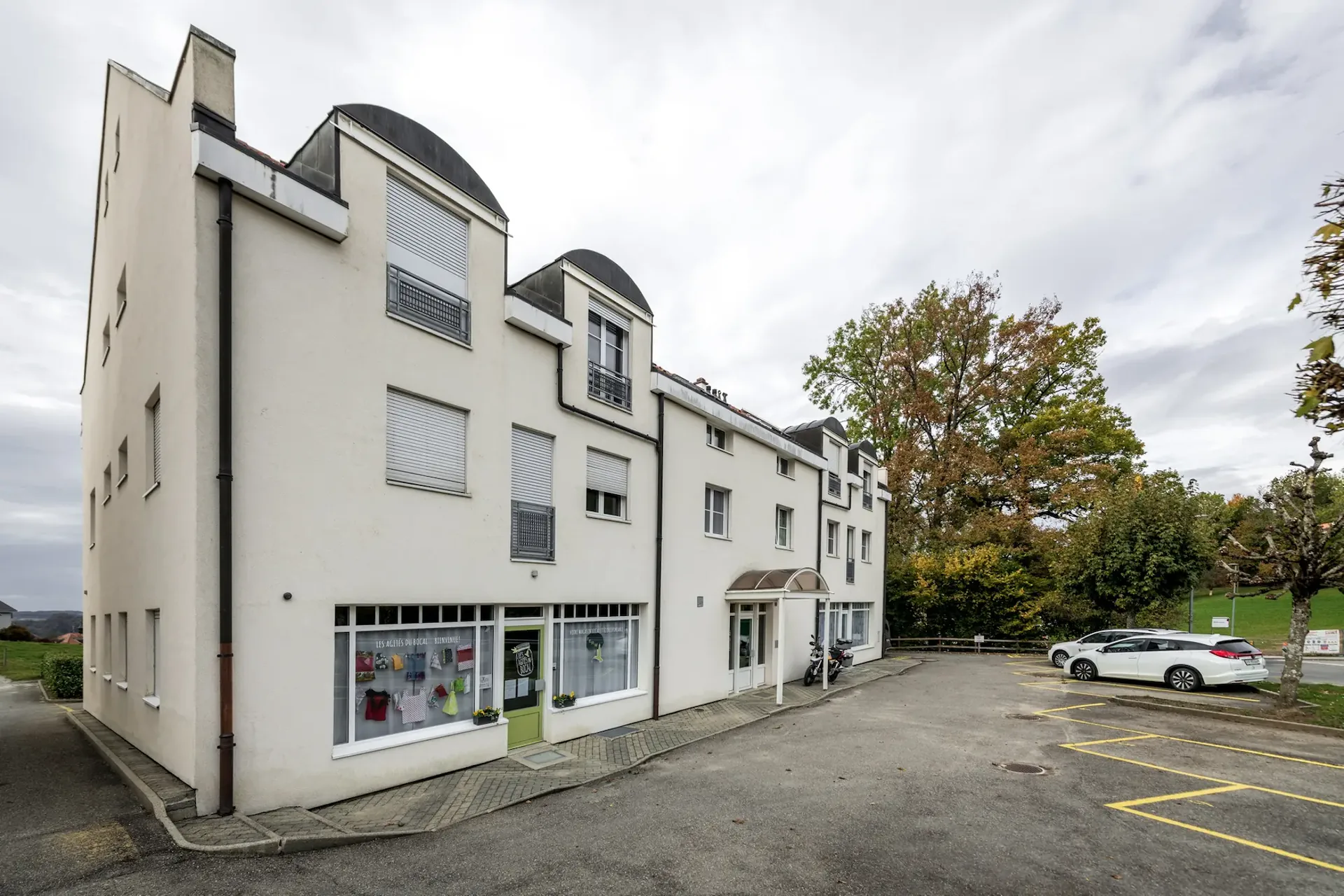 Oberfläche von ca. 90 m2 im Erdgeschoss