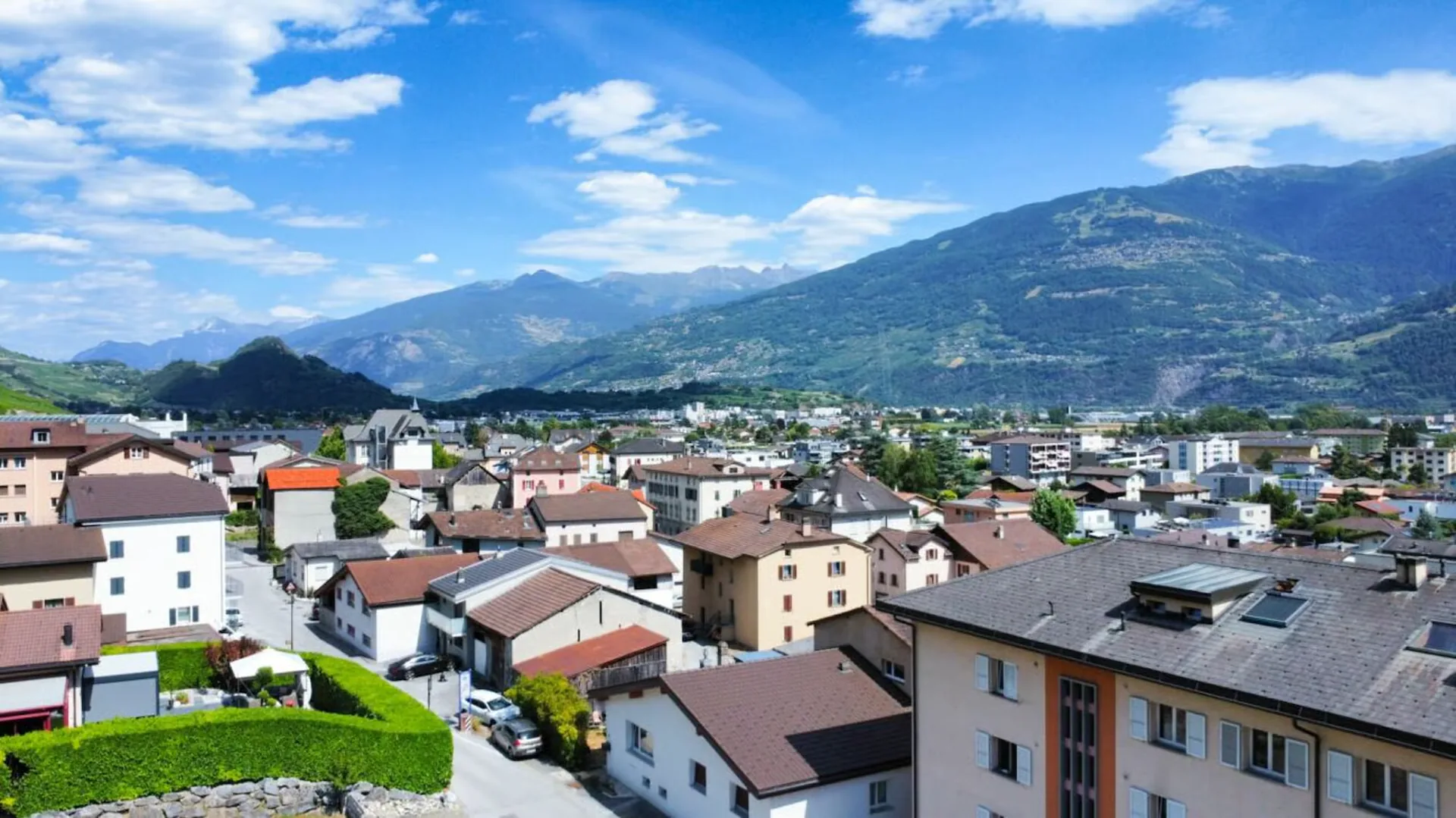 Barn in the center of Vetroz with density Village and hamlets zone (1)