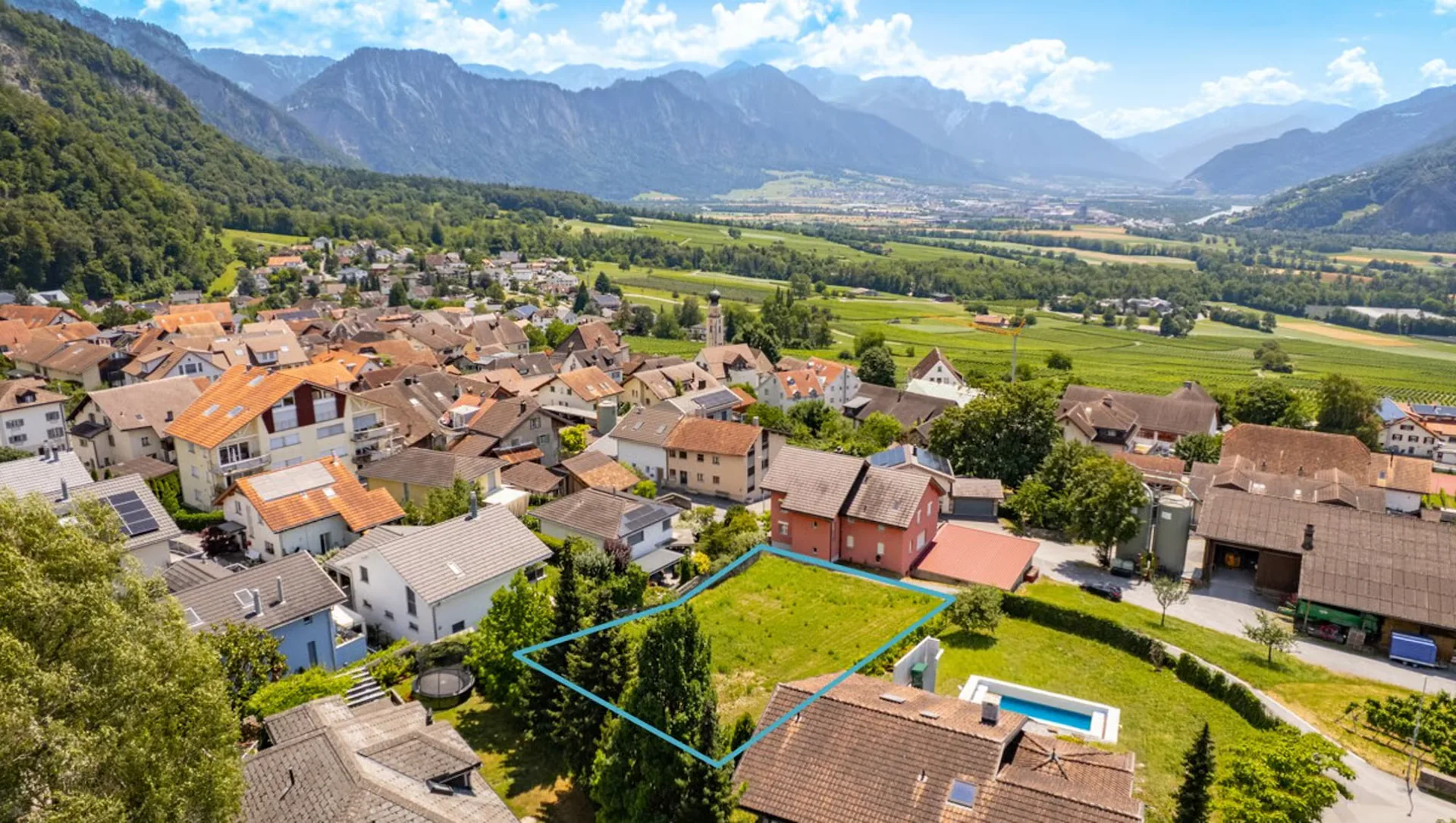 Building plot in Jenins with sun, peace and panoramic view