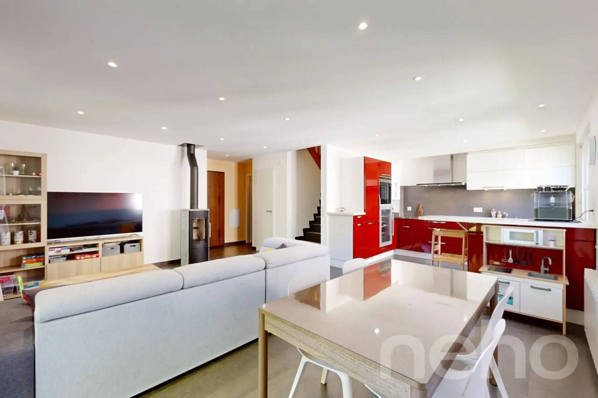 Dachgeschoß-Duplex renoviert in Terre Sainte mit großzügigen Räumen