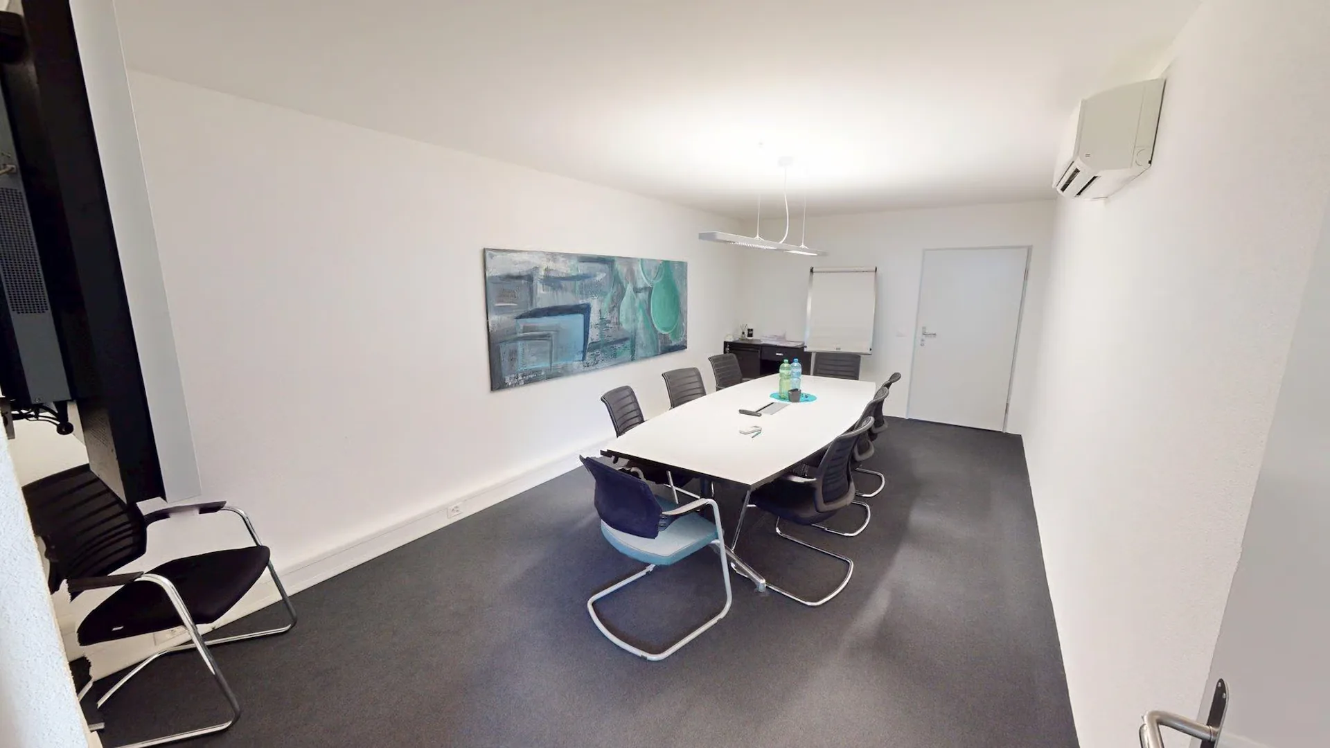 Gewerbeliegenschaft mit Büro, Lager / Produktion und Einstellhalle St