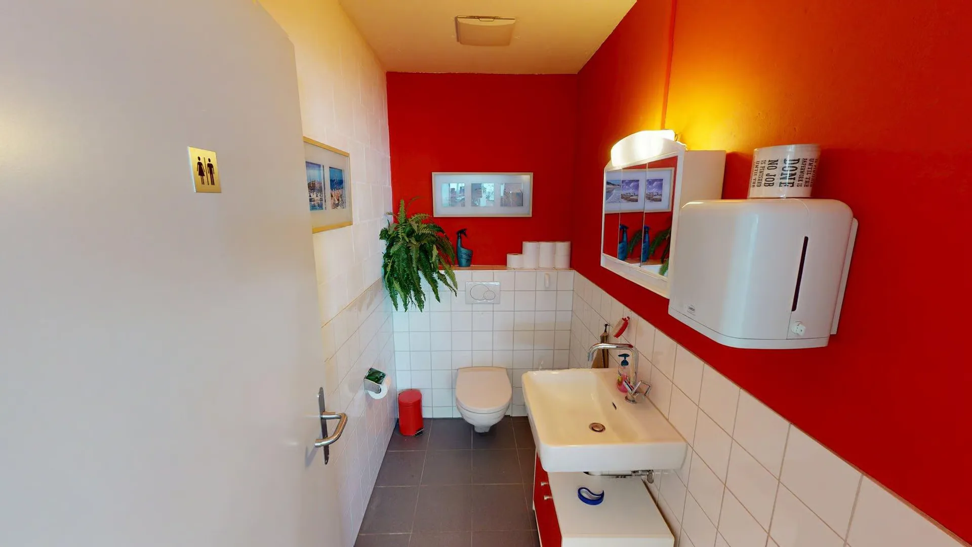Gewerbeliegenschaft mit Büro, Lager / Produktion und Einstellhalle St