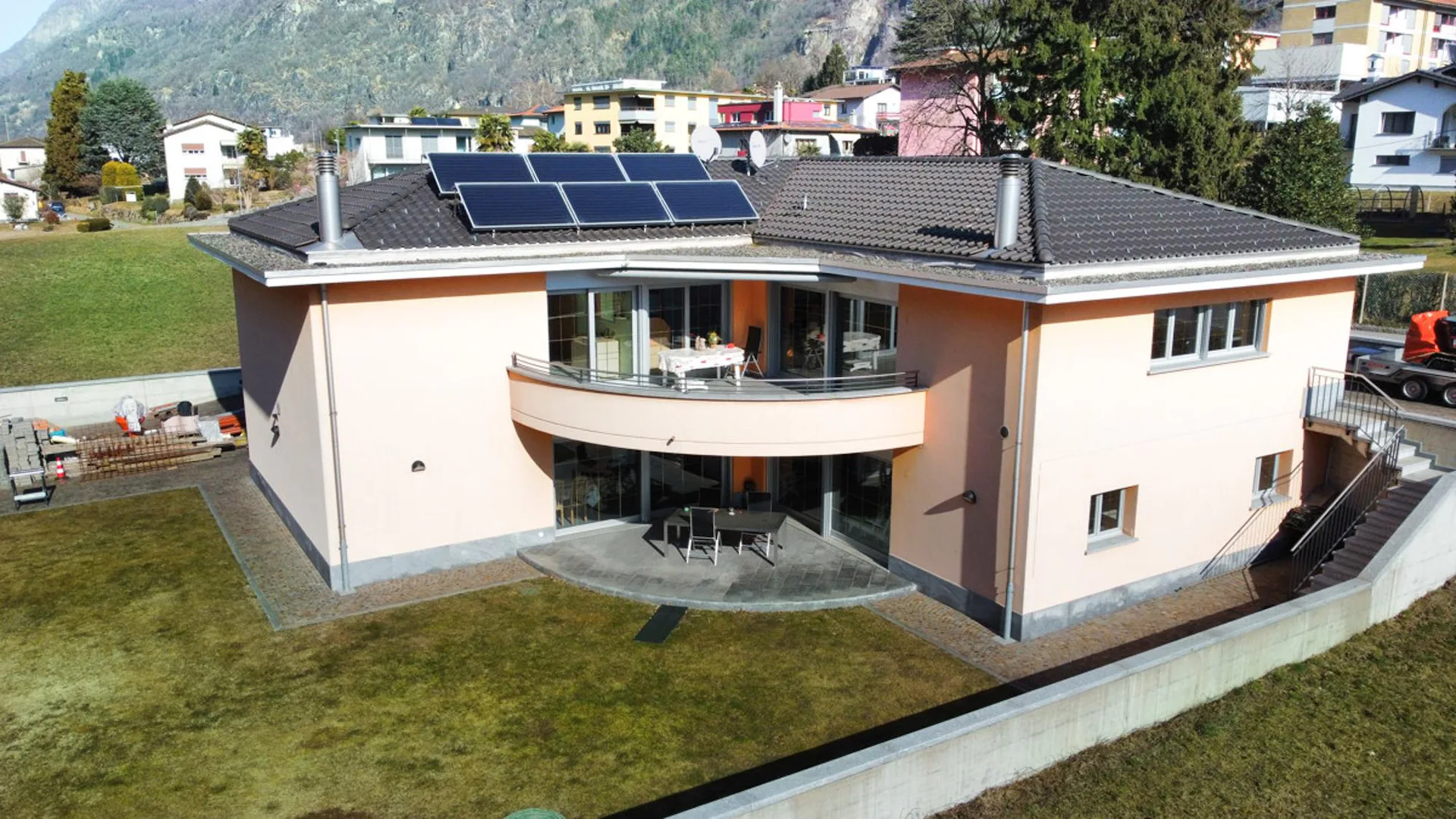 Ihr privates Paradies: Luxuriöse Villa mit Indoor-Pool und Traumgarten