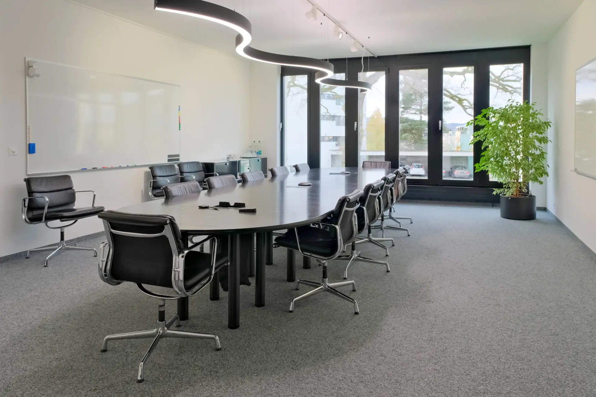 Espaces de bureau représentatifs, entièrement équipés
