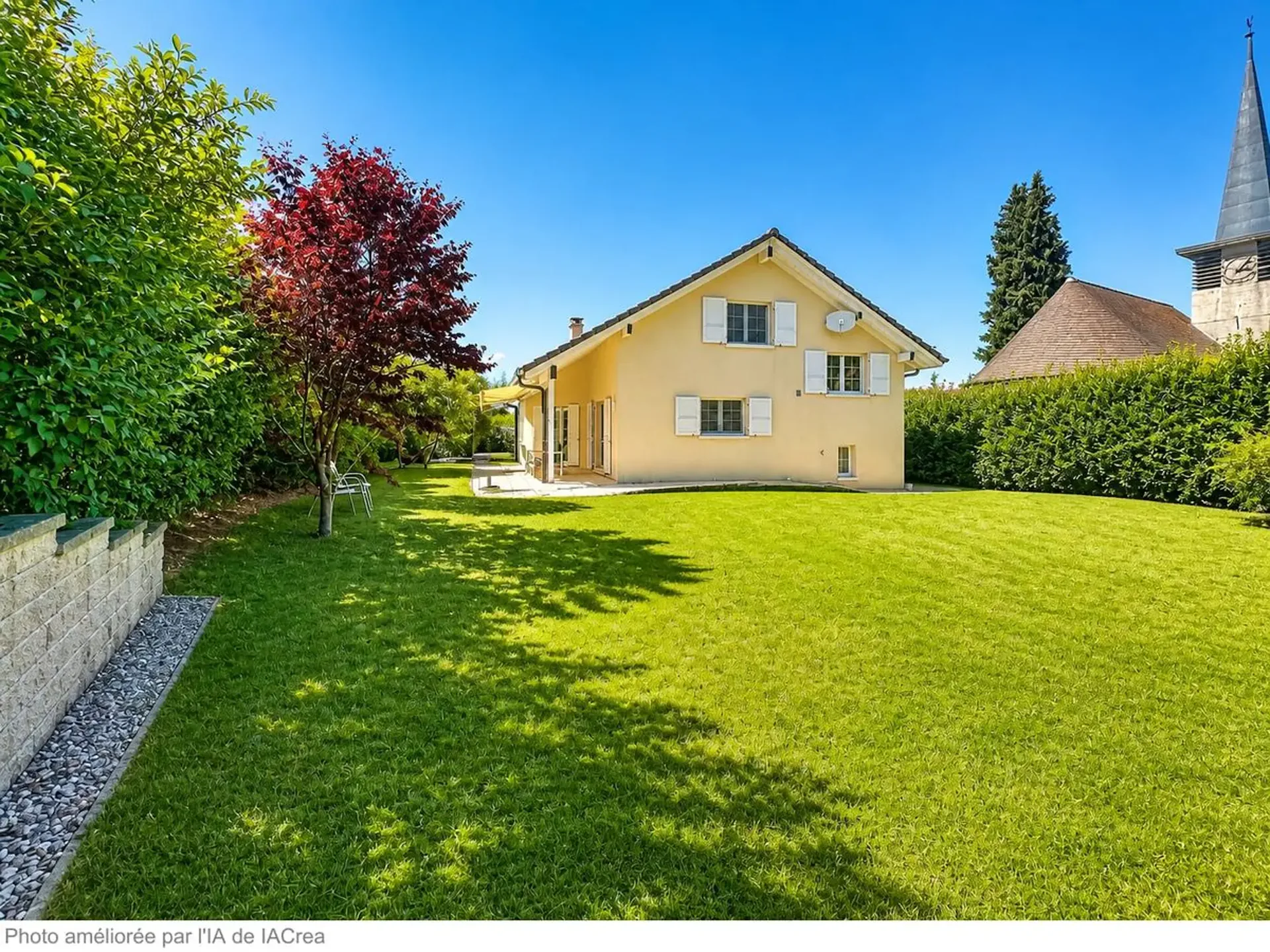 A green haven in the heart of Molondin village - elegant family house with generous volumes