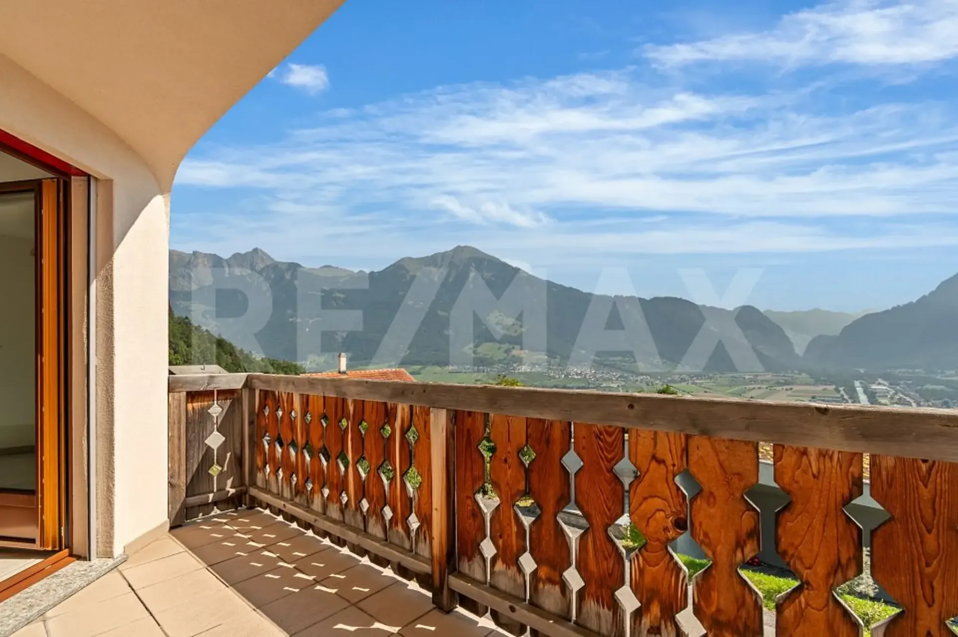 Appartement moderne 2½ pièces avec une vue splendide à Mastrils