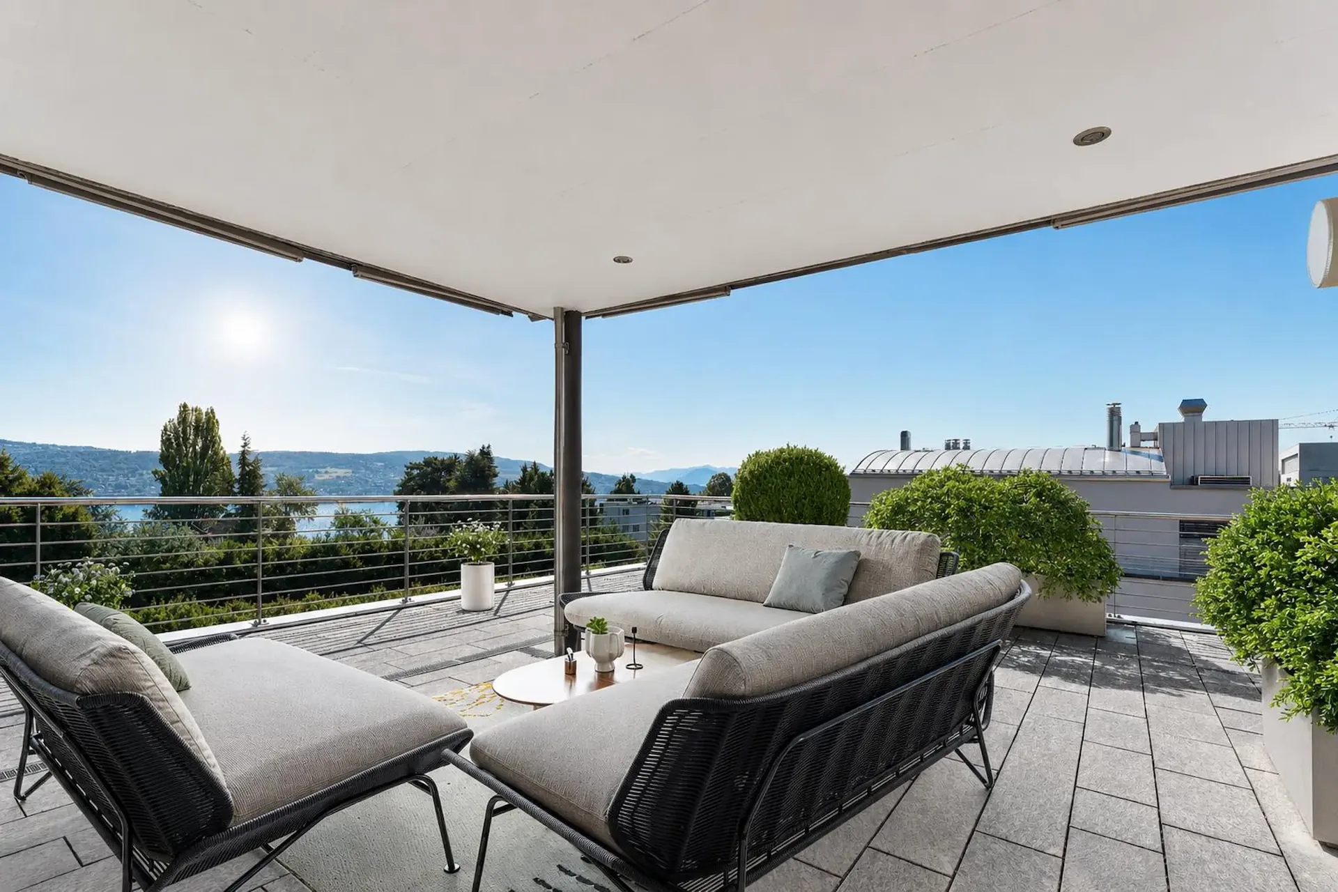 Appartamento mansardato 5½ locali con vista lago a Rüschlikon
