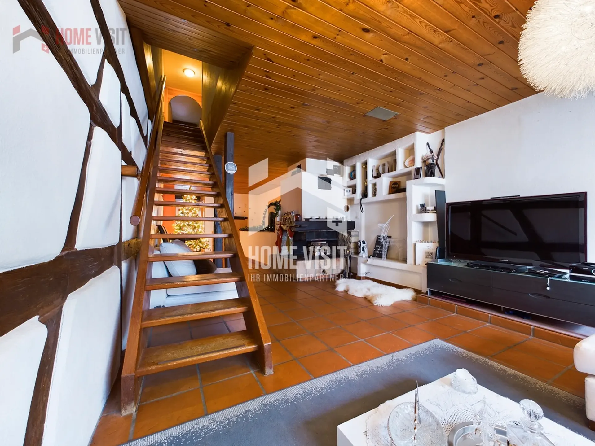 Fall in love with the details - City house with character & development potential
