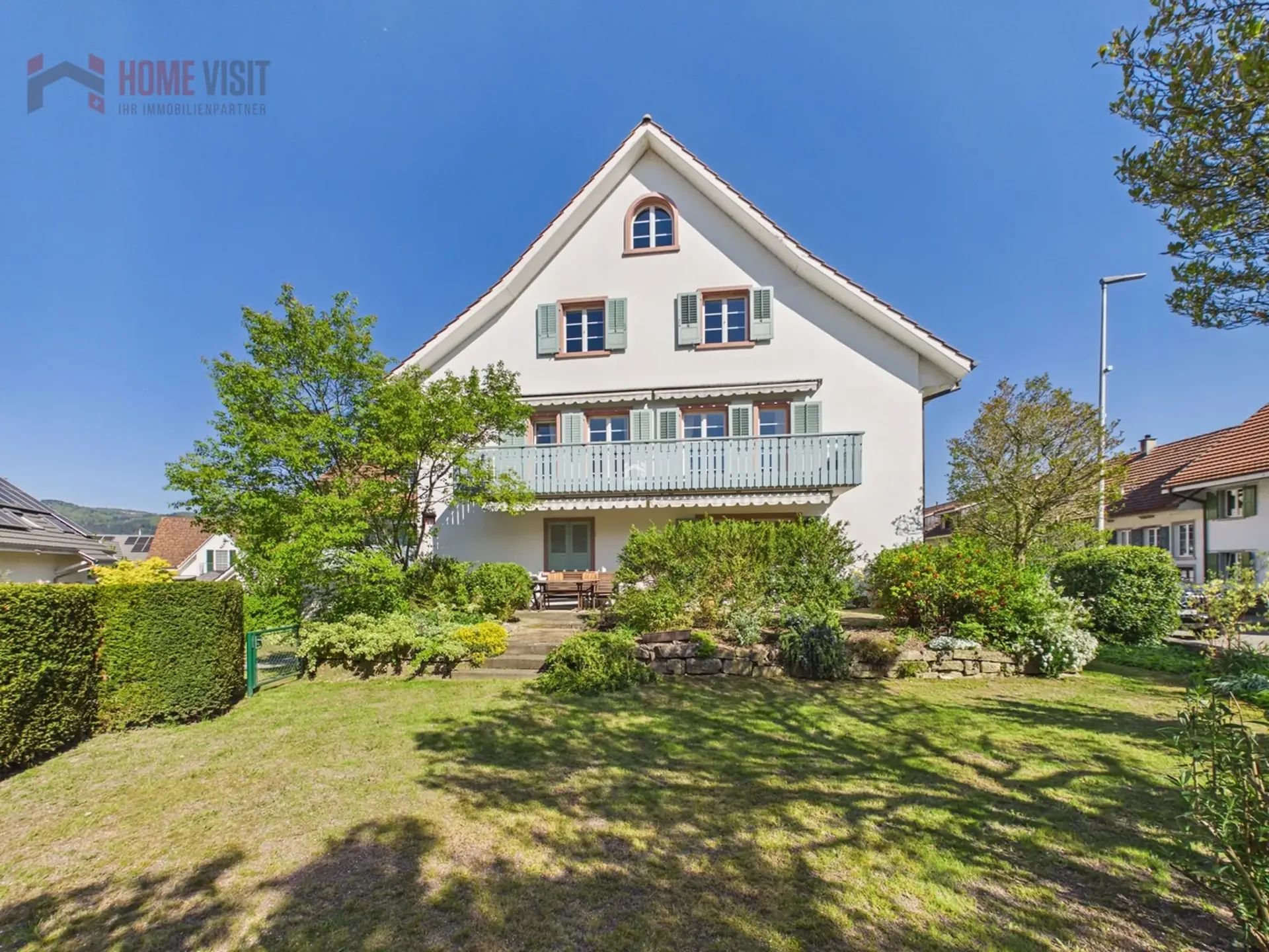 Appartement élégant de 3,5 pièces avec grand balcon