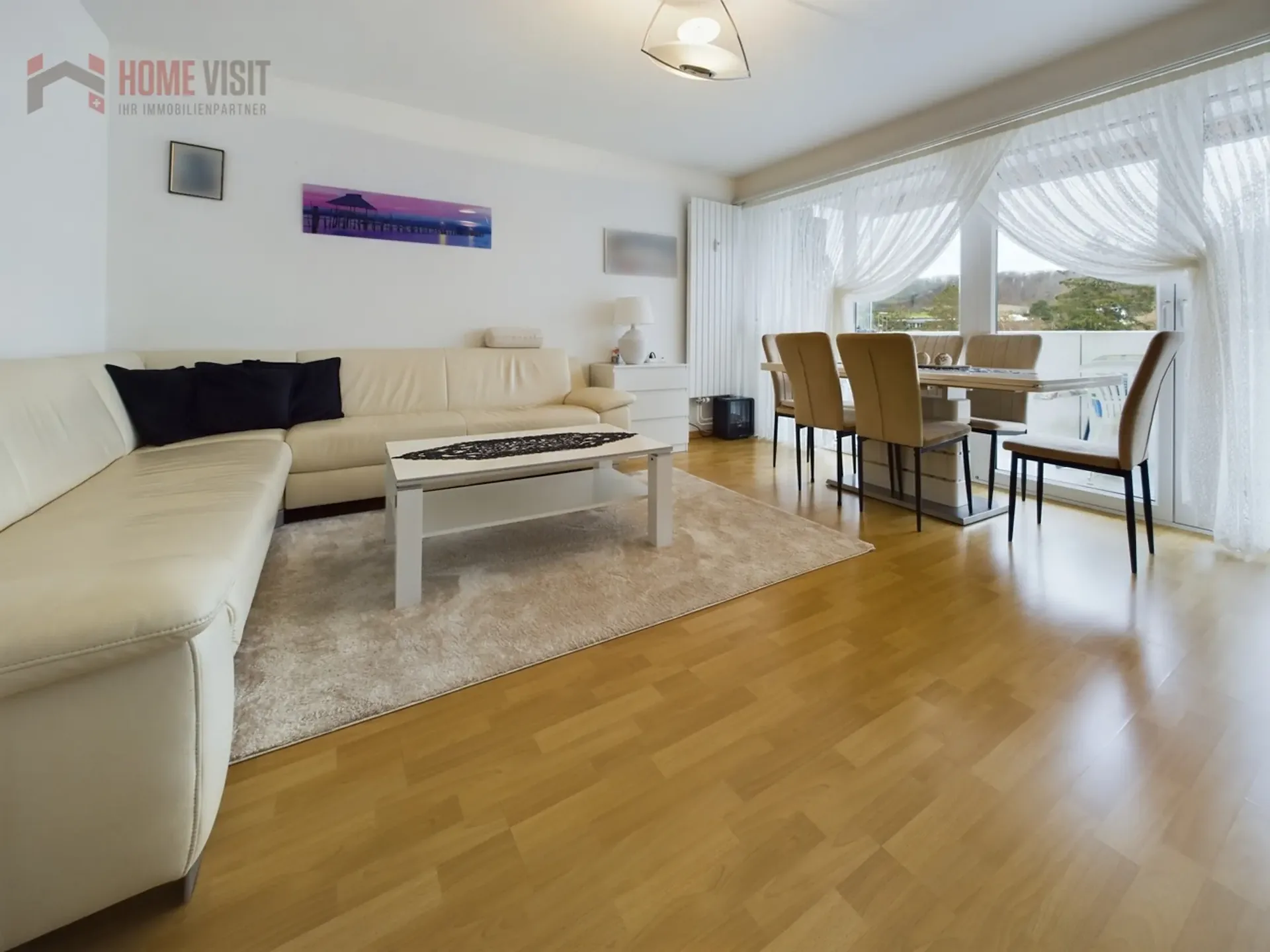 Vivre avec une vue - appartement 4.5 pièces avec balcon ensoleillé à Therwil