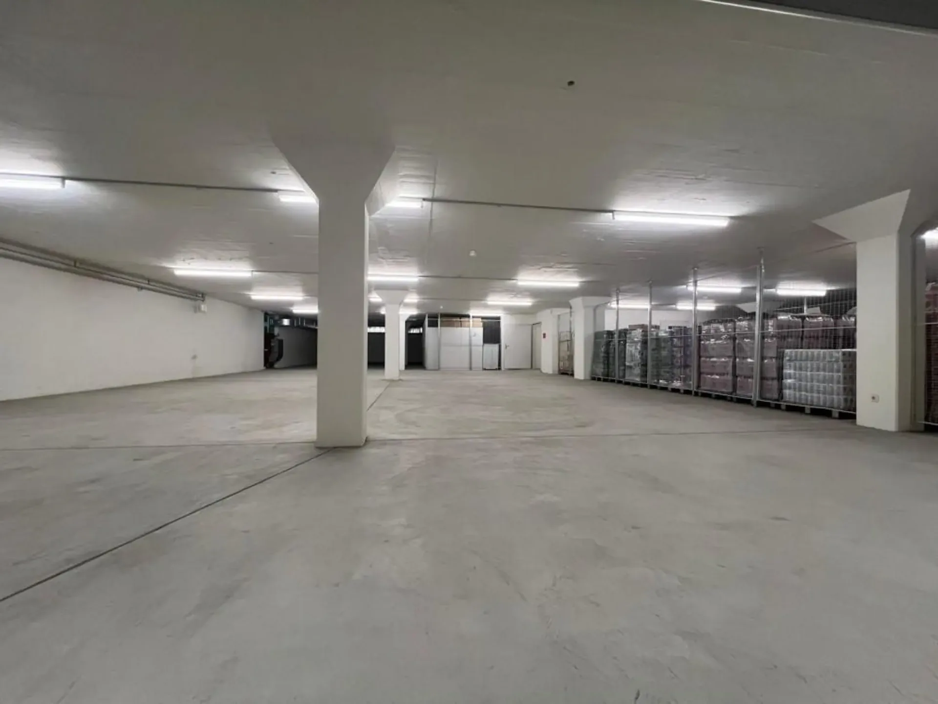 Optimale 400m2 Lagerfläche in Toplage per sofort zu vermieten!