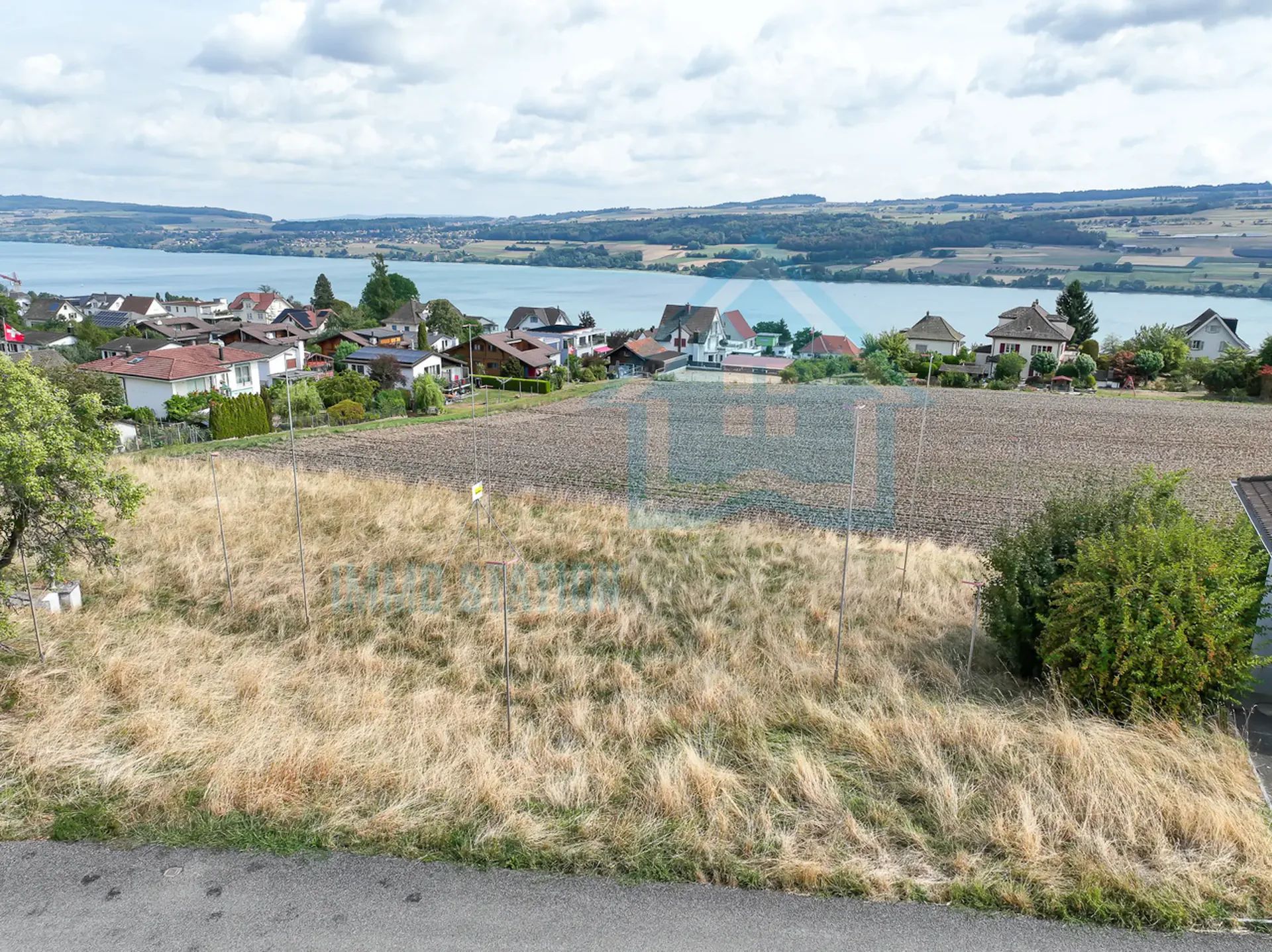 Terrain de villa exclusif avec vue panoramique sur le lac de Hallwil