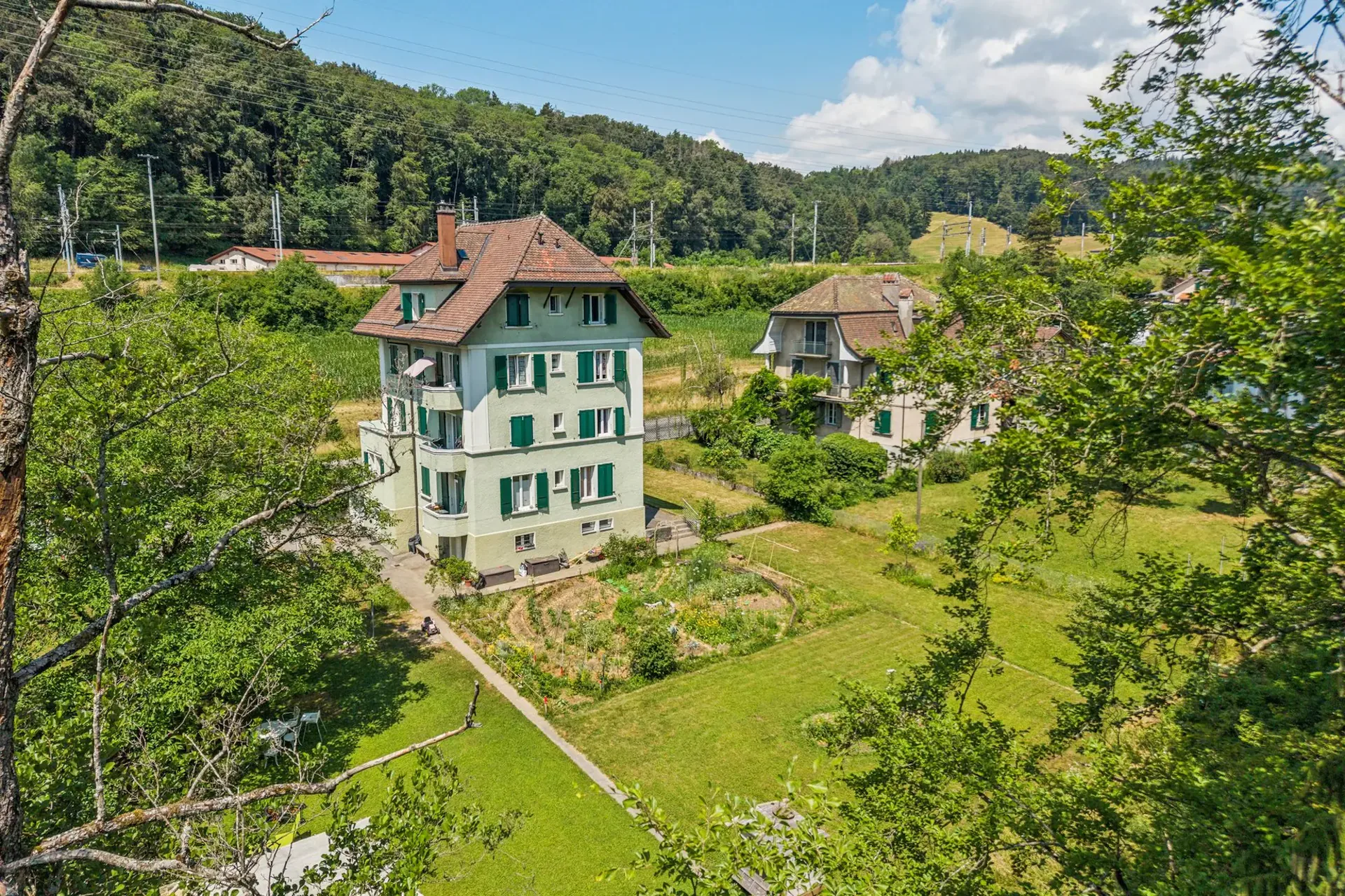 4.61% YIELD – MULTI-FAMILY HOME IN THE HEART OF LAVAUX