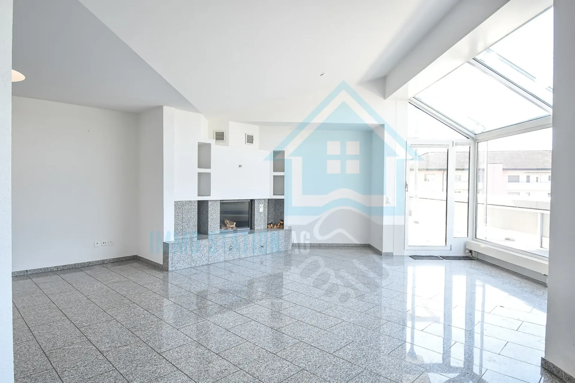Appartamento attico esclusivo 4.5 locali con terrazza spaziosa