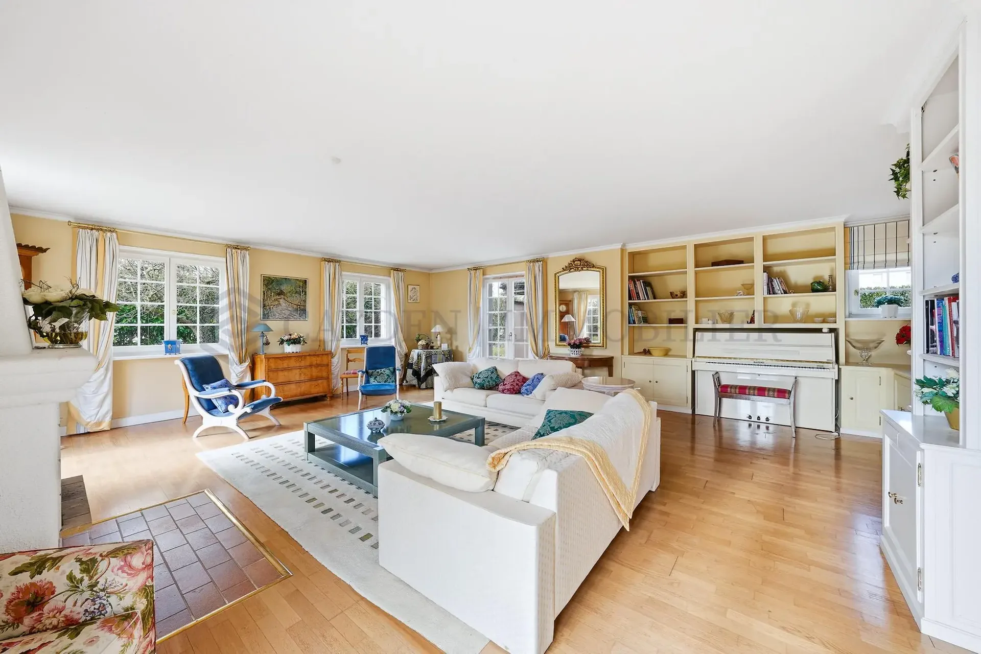 Große individuelle Villa in ruhiger Lage