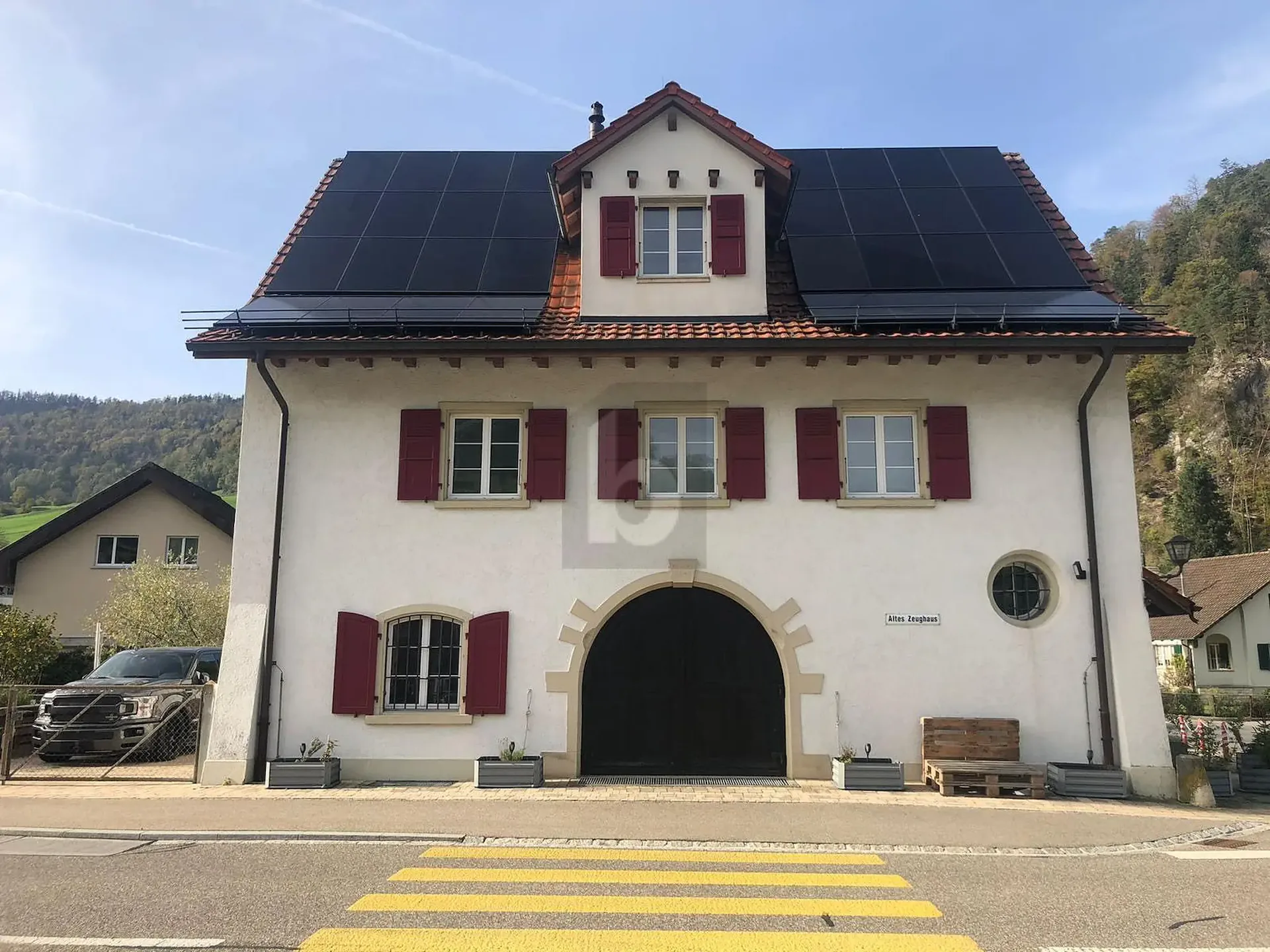 Ancien arsenal sur quatre étages avec ascenseur
