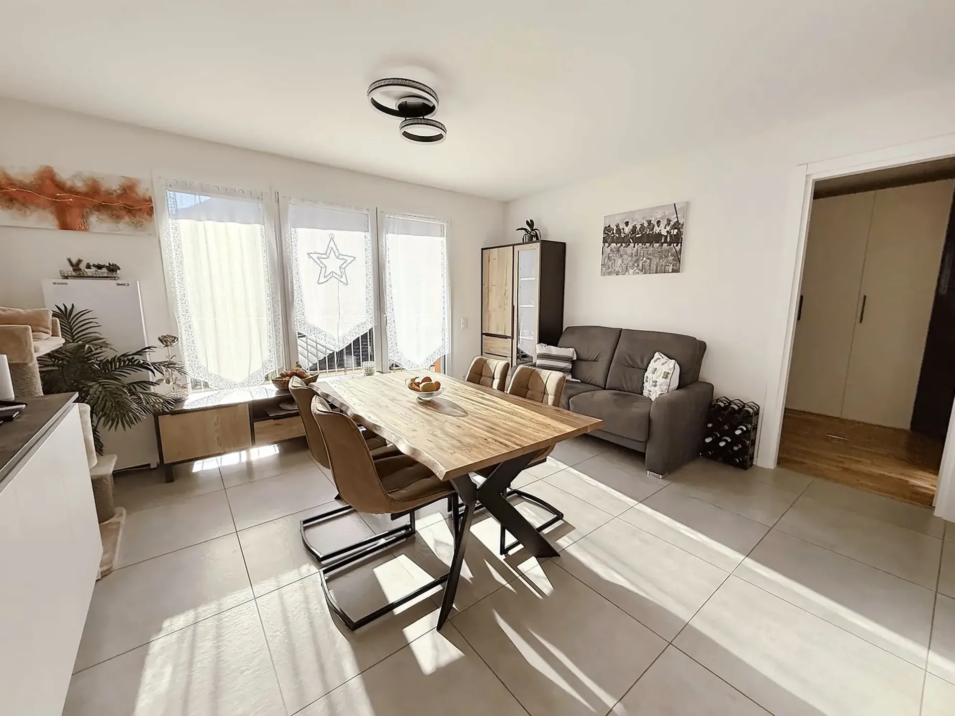 Rückzugsort in Biasca: 3.5-Zimmer-Wohnung mit Terrasse, geeignet als Zweitwohnung, Klimaanlage und 2 gedeckte Parkplätze inklusive