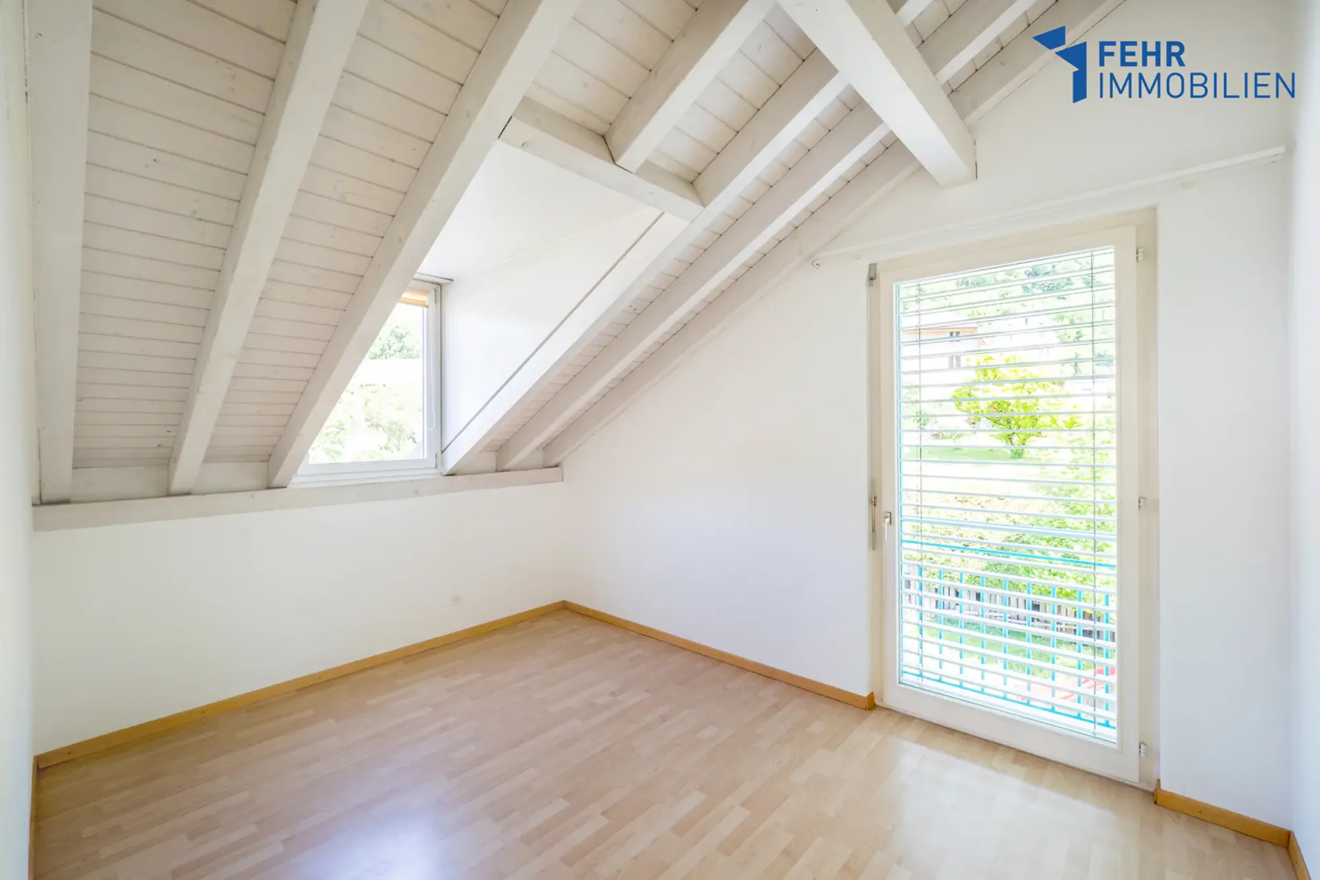 Fehr Real Estate - Comfortable 4.5-Room Attic Apartment