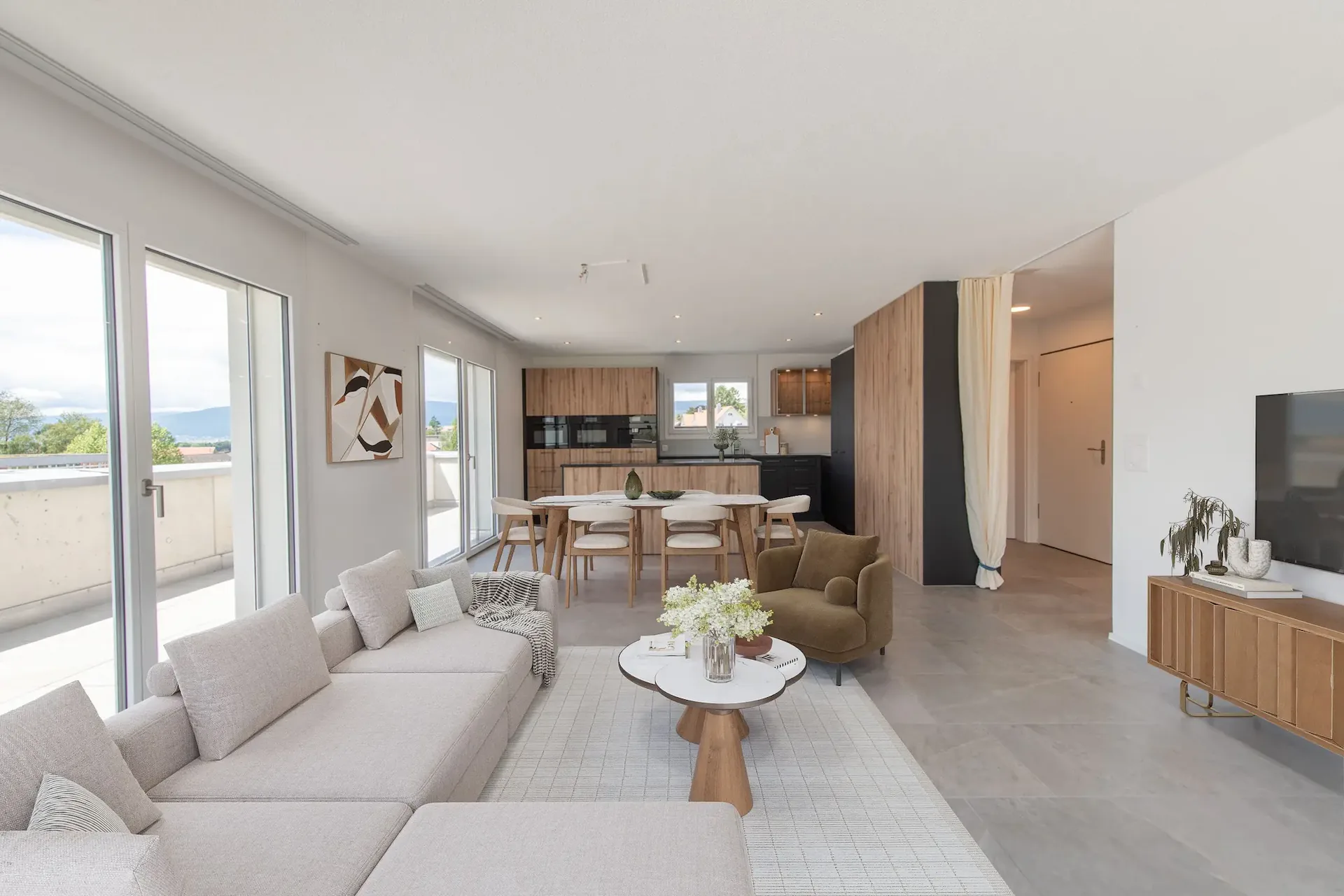 Penthouse Highlight with Spectacular Outdoor Area