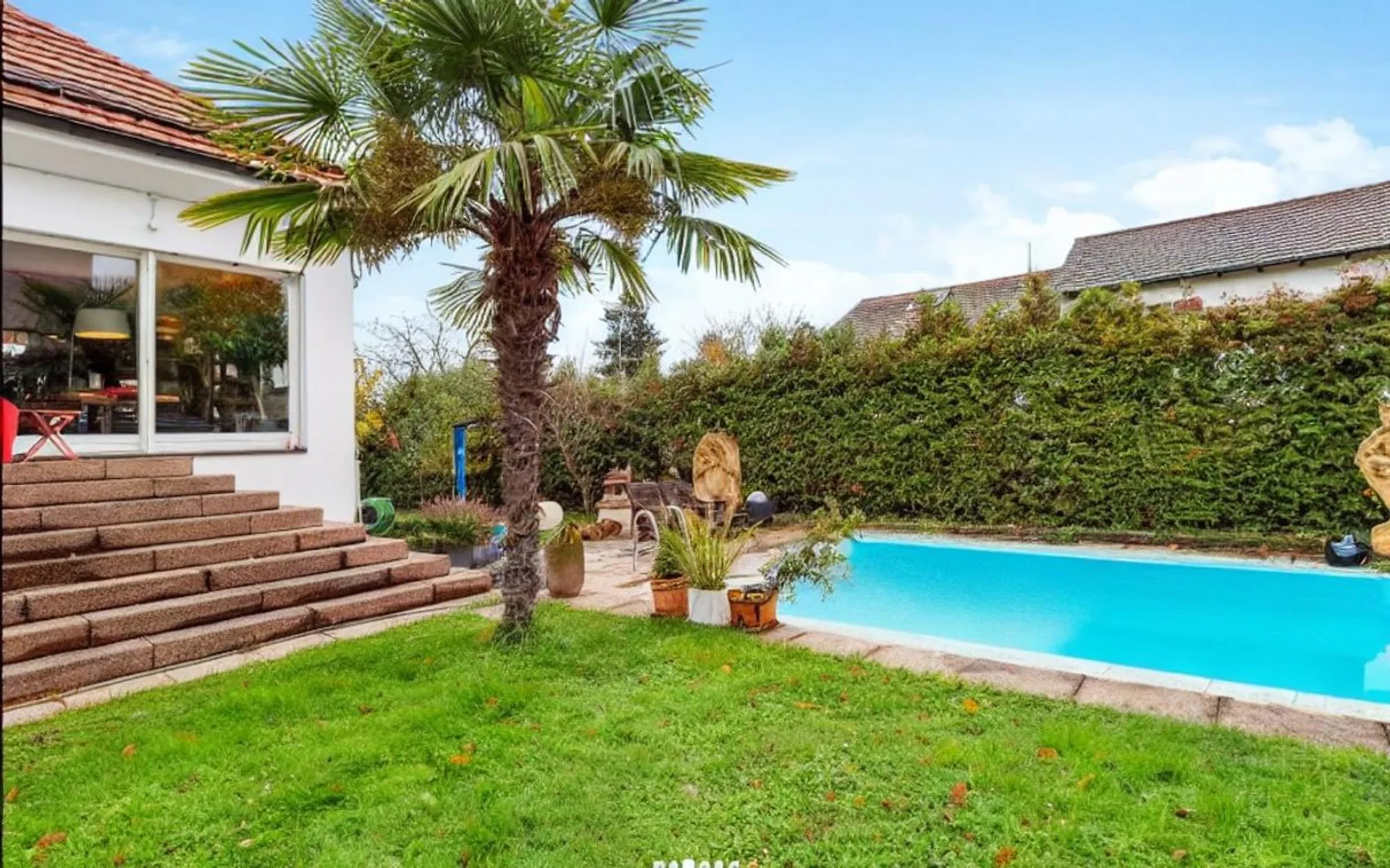 Casa unifamiliare esclusiva, situata in zona tranquilla con piscina in affitto a lungo termine