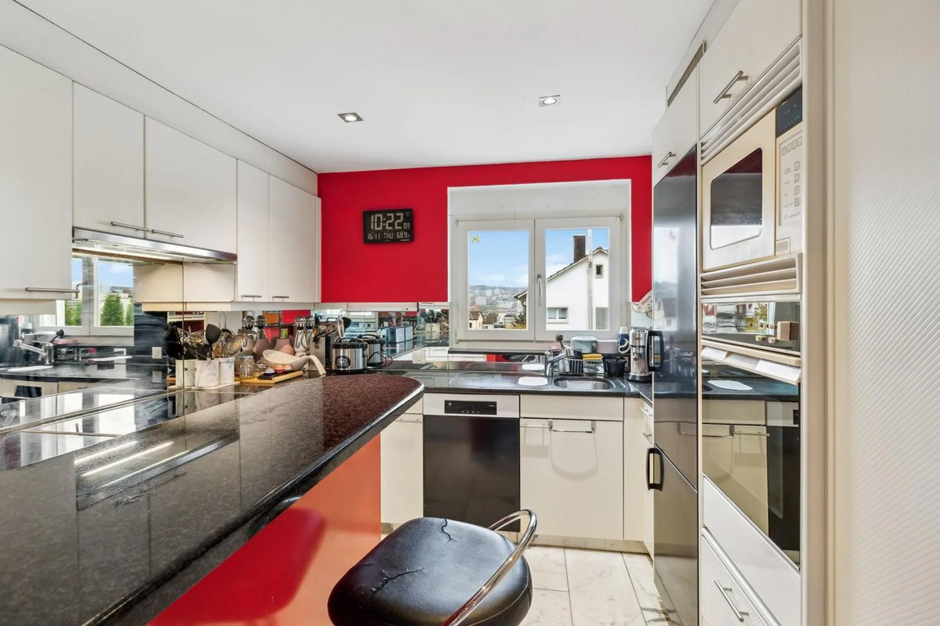 Exclusive, quietly located single-family house with pool for long-term rent