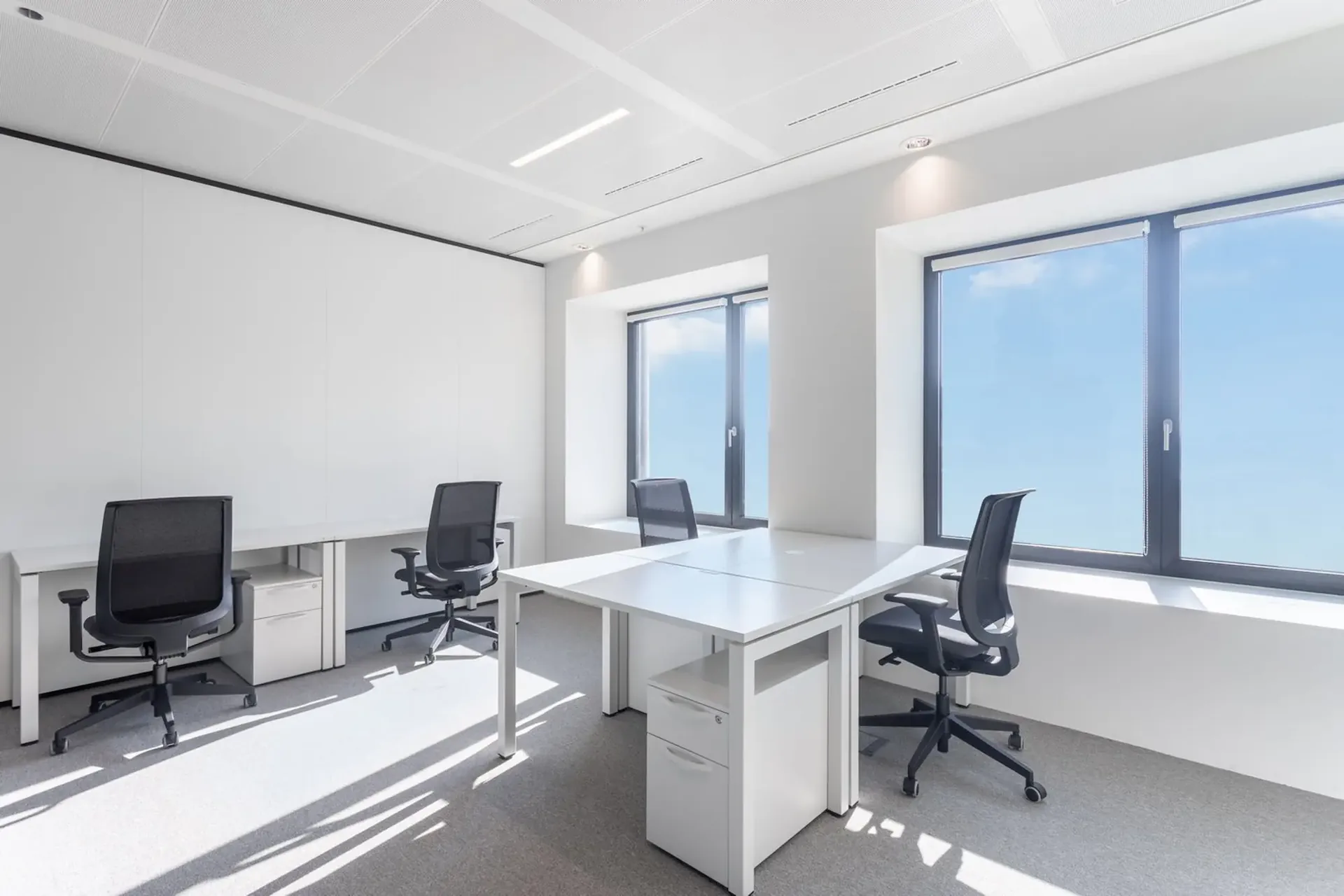 Büroräume für 3 in Spaces R2 Tower