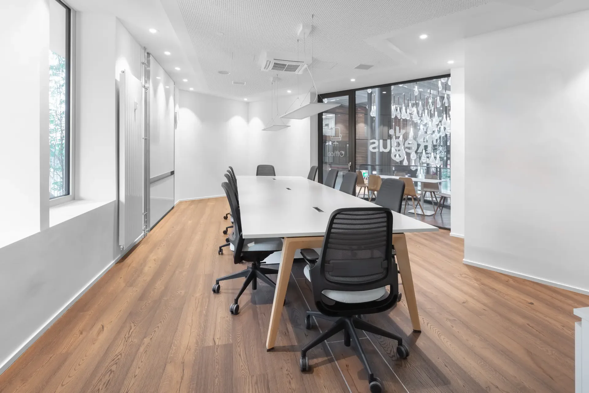 Privater Büroraum für 4 in Regus Stücki Village