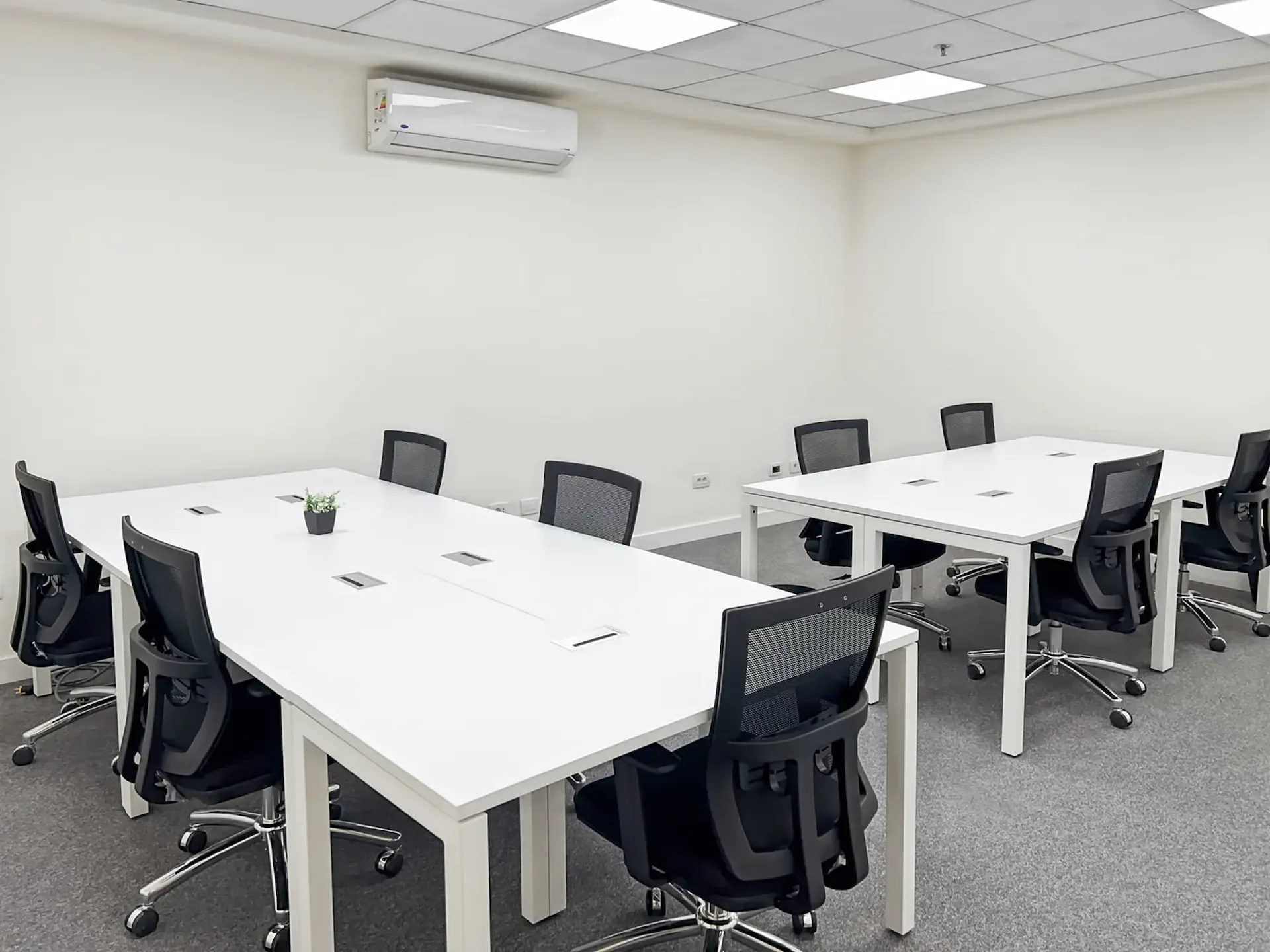 Privater Büroraum für 25 in Regus Business Park