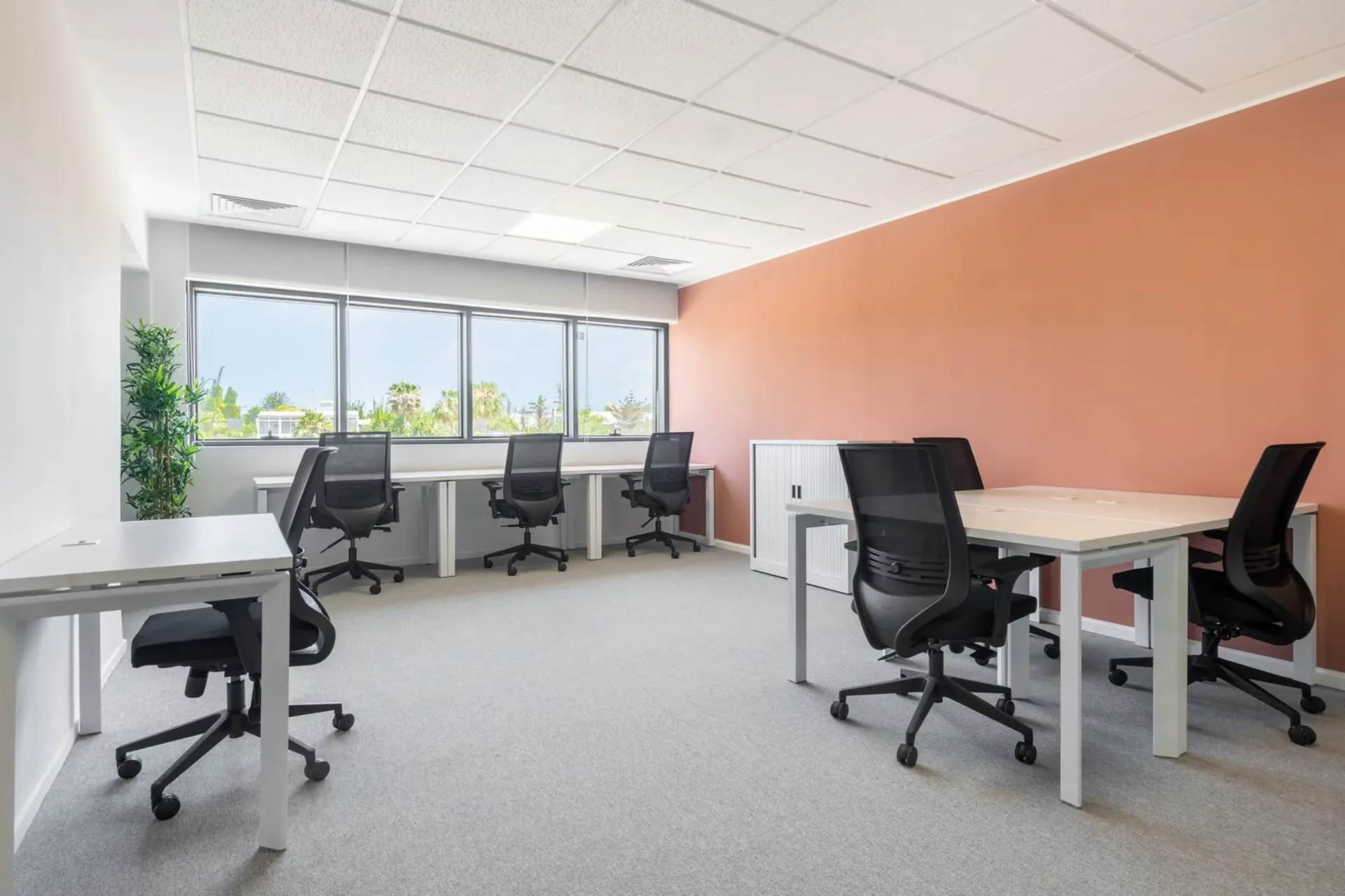 Büroräume für 4 in Spaces R2 Tower