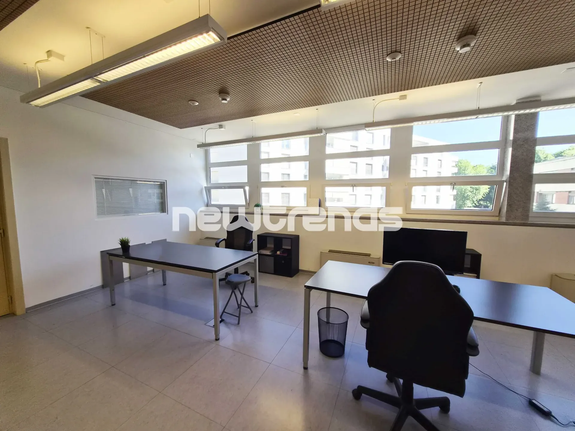 Agno: affittasi ampio ufficio semi-arredato di 230 m², disponibilità i