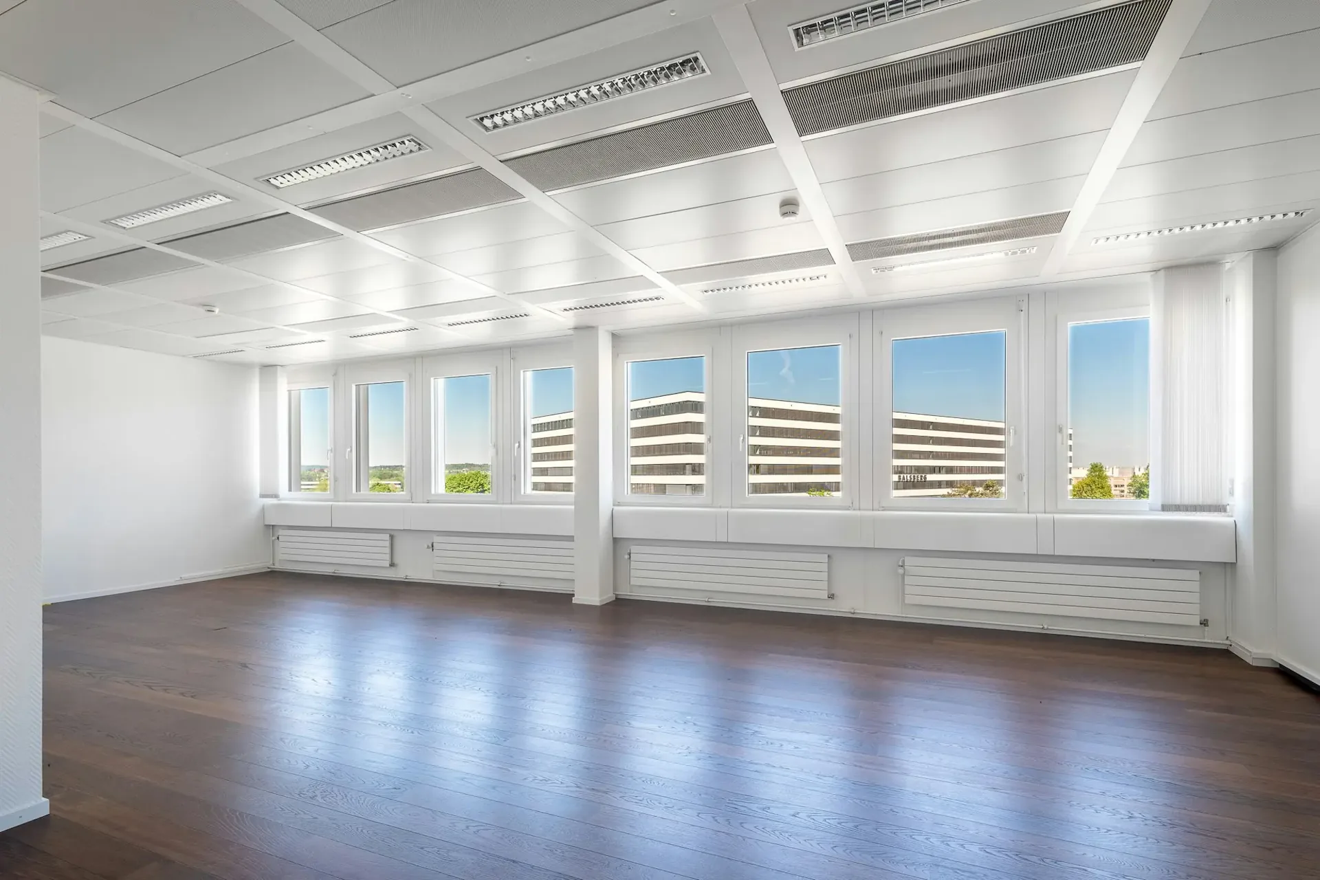 Ihre neuen Büro/Labor/Praxisfläche in nur 4 Fahrminuten mit dem ÖV vom Flughafen ZRH entfernt