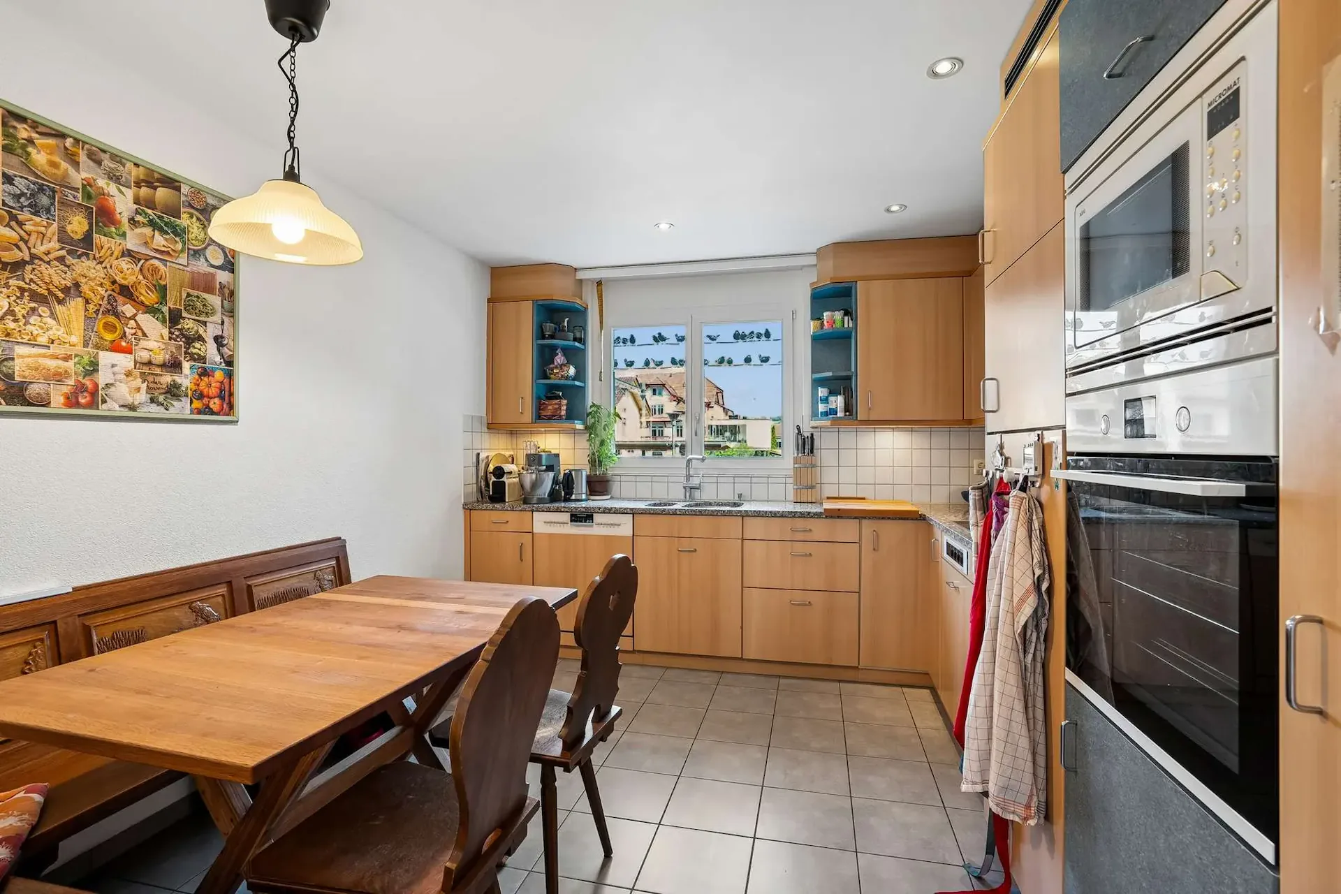 Appartement de jardin charmant avec espace de sièges couvert : gare à distance de marche