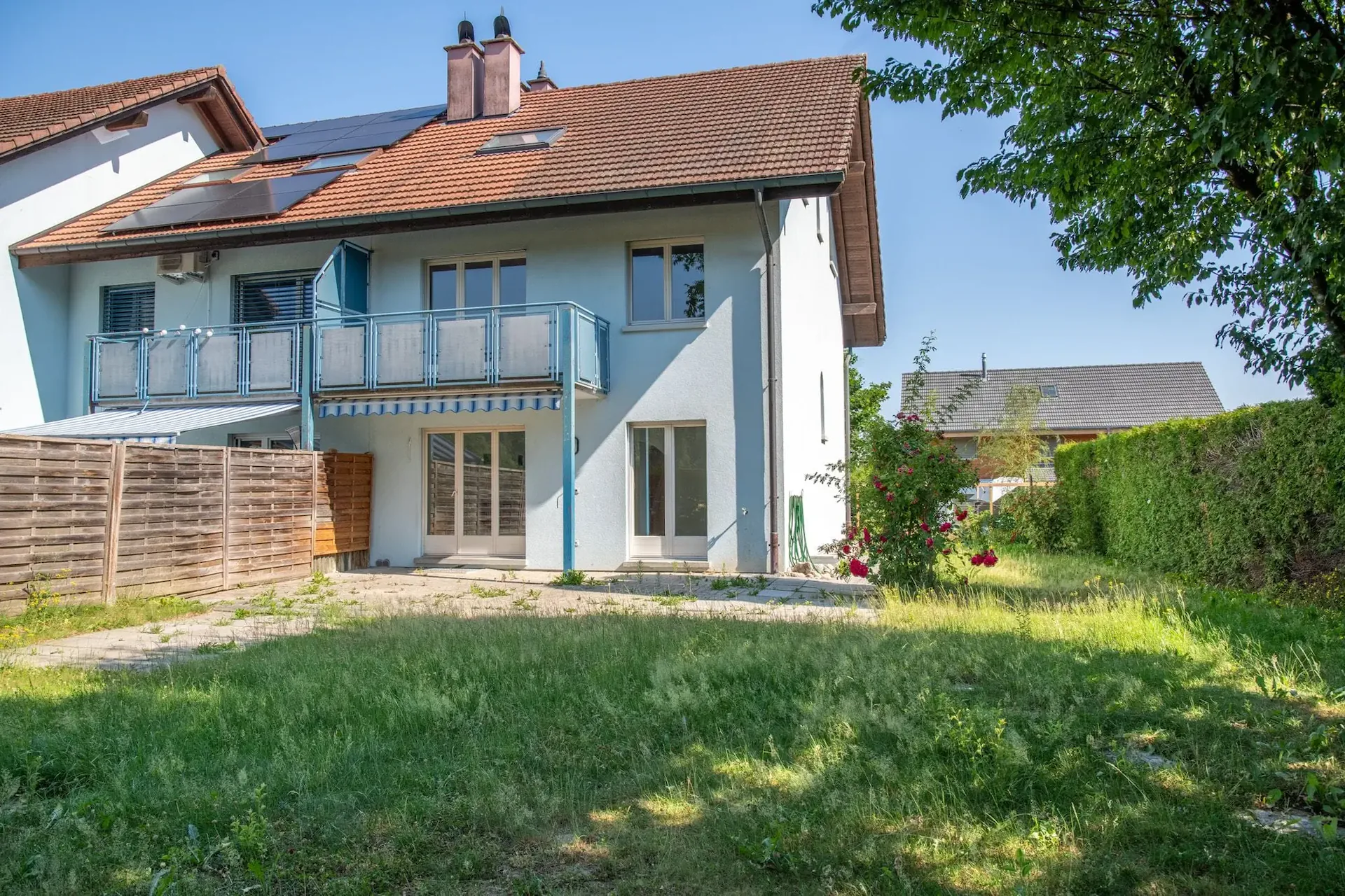 Beaucoup d'espace pour toute la famille - maison mitoyenne de 6,5 pièces avec vue sur le vert