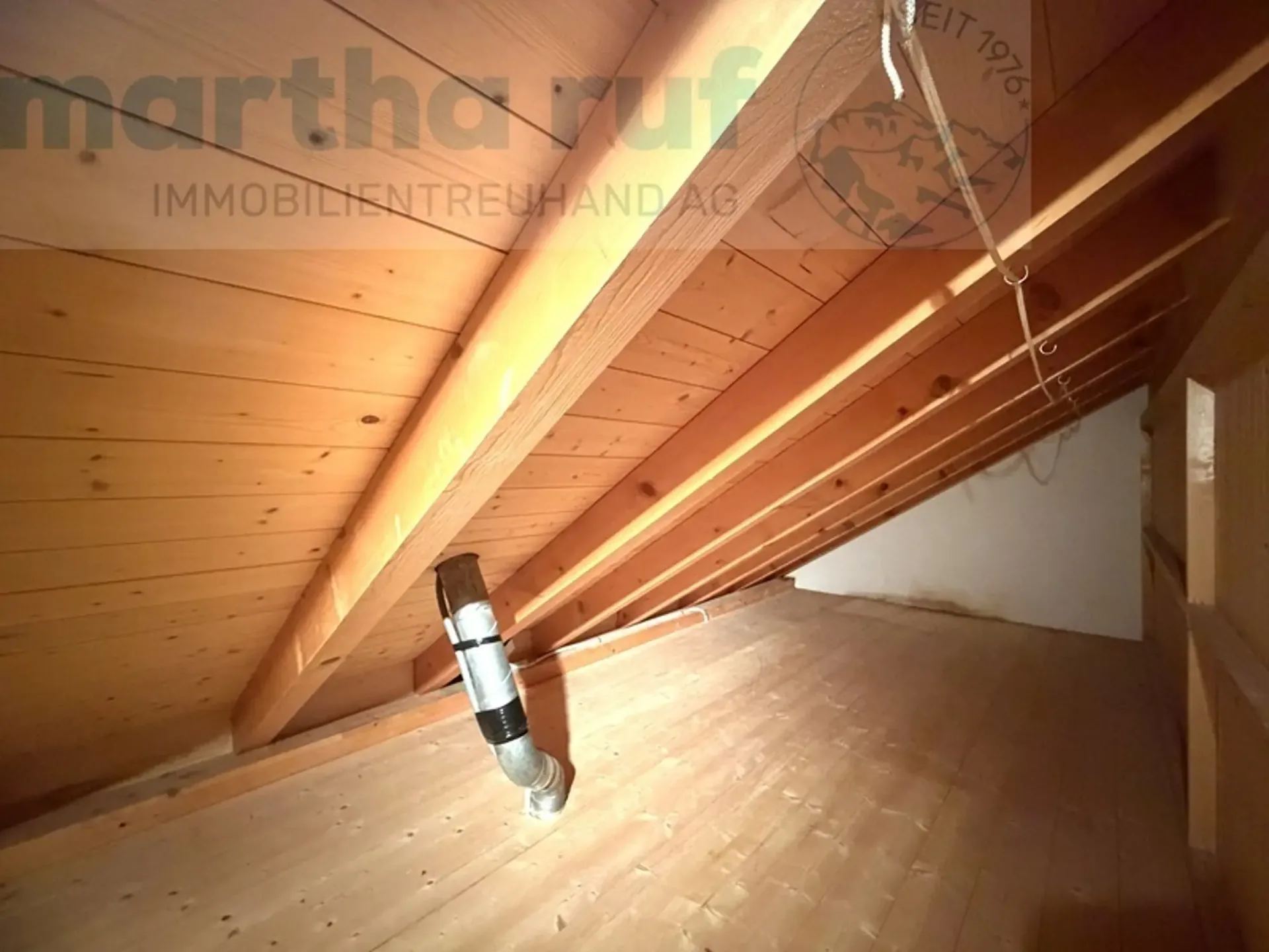 Gemütliche und charaktervolle 3.5- Zimmer Dachwohnung mit Galerie
