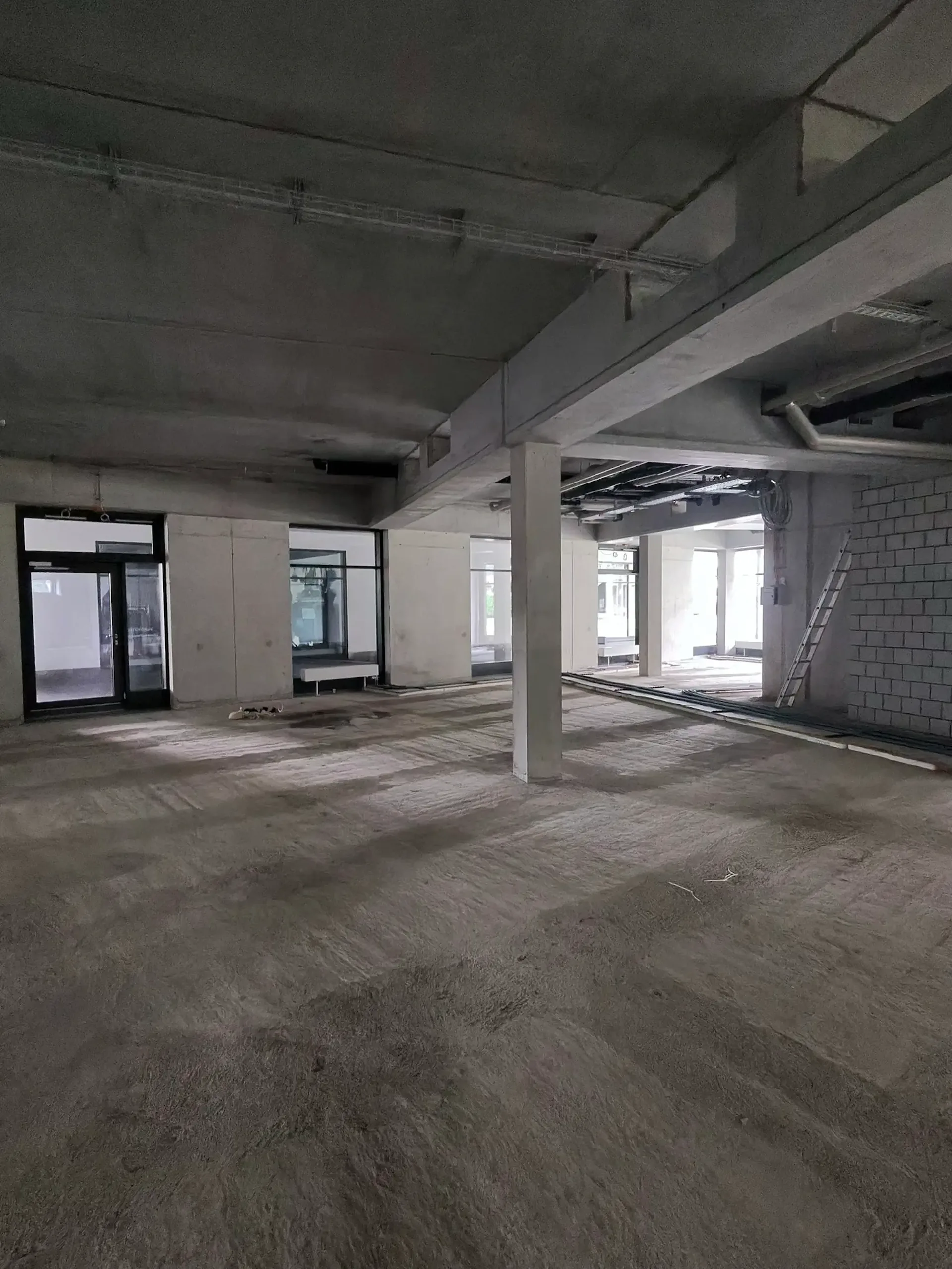 398 m² with neighbors who bring daily customers