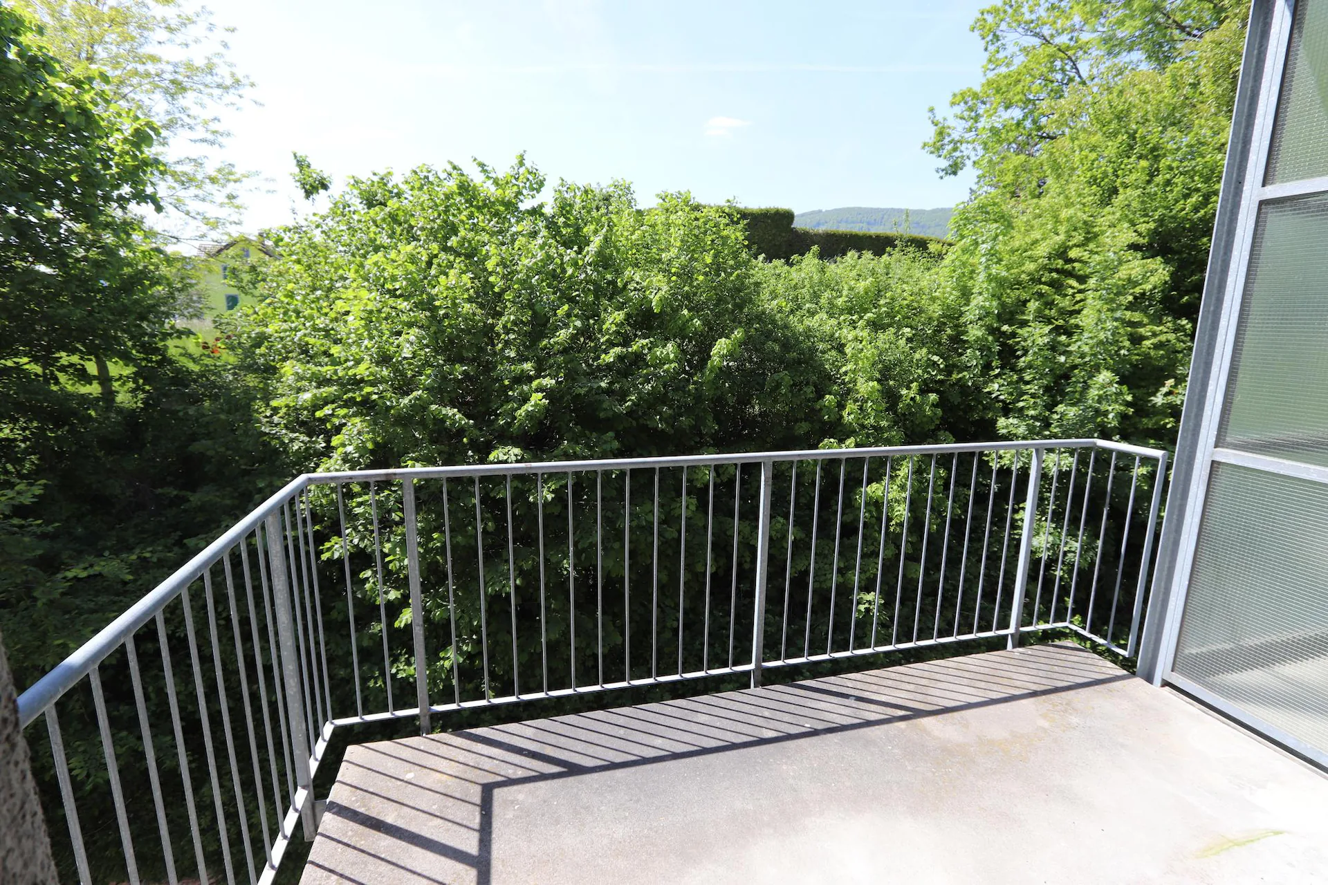 Appartamento 3.5 locali al 2° piano destro, posizione tranquilla con balcone