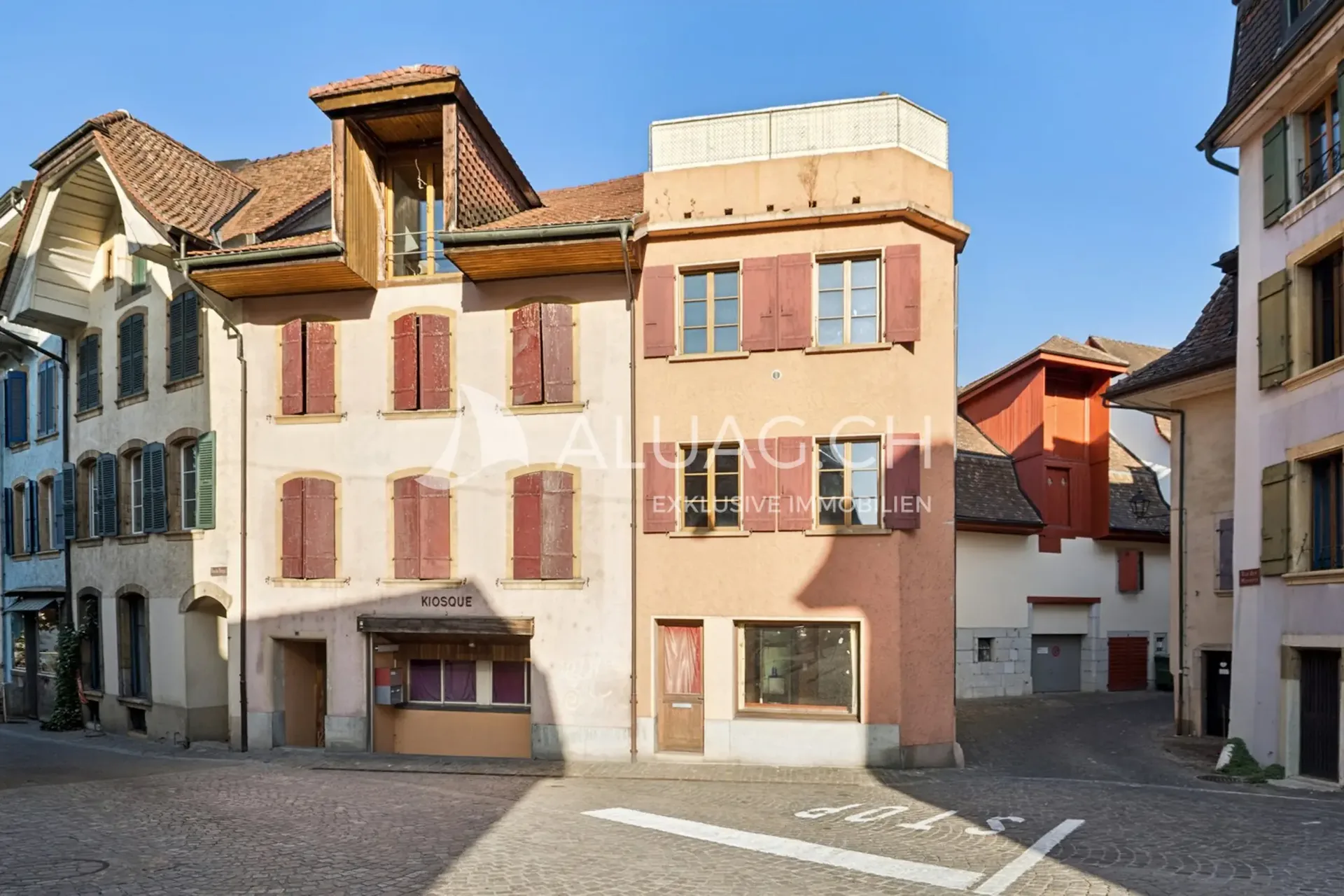 HISTORIC TERRACED HOUSE IN LA NEUVEVILLE